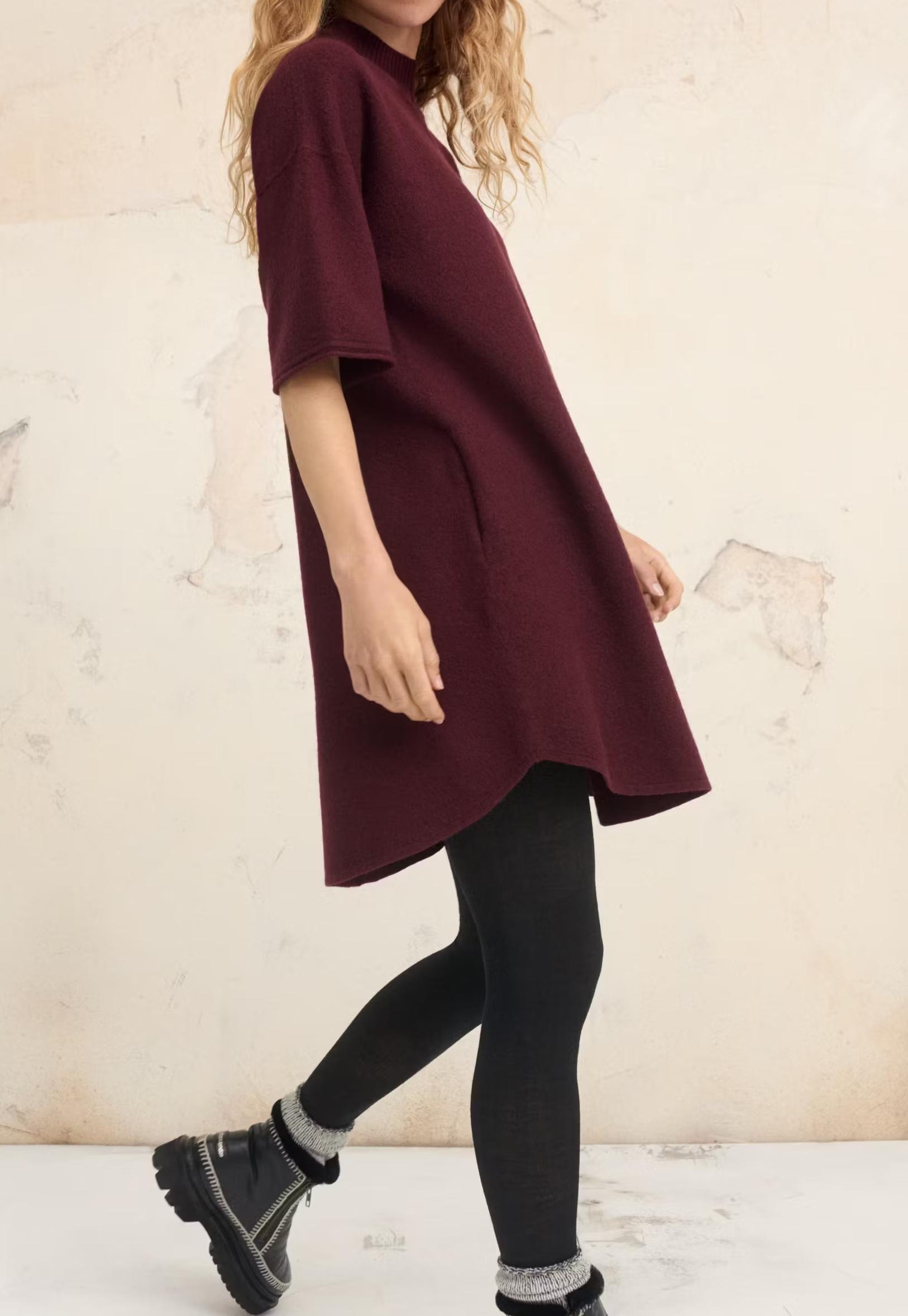 Short knitted dress
Boiled wool