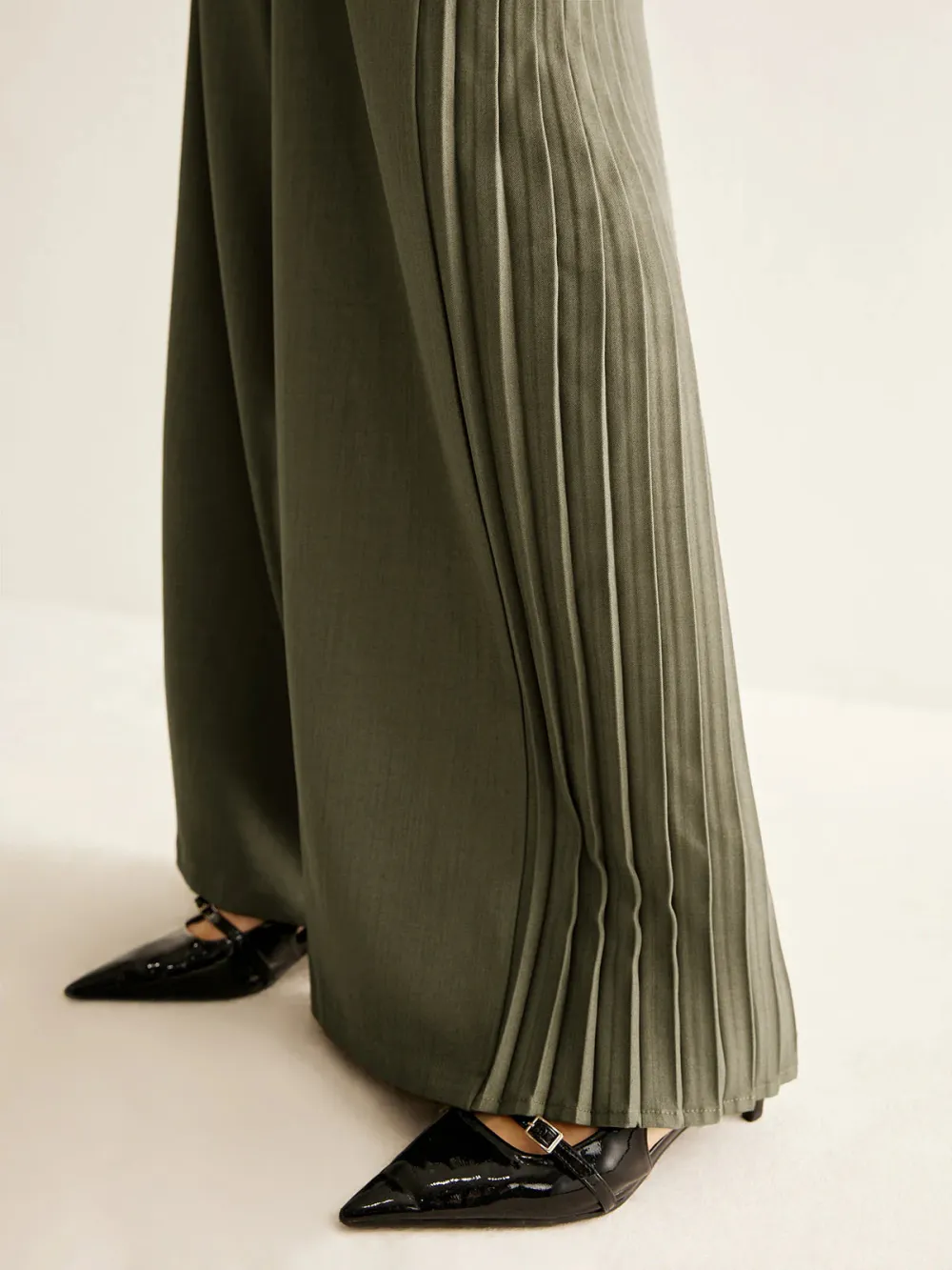 Pleated Detail Plain Wide-Leg Pants