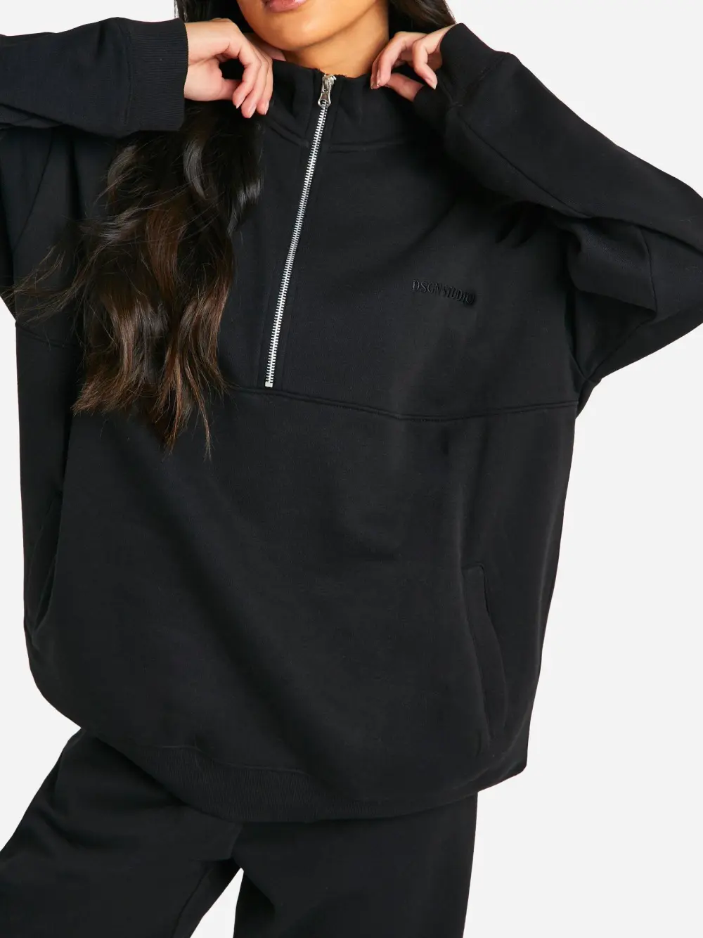 EMBROIDERED HALF ZIP OVERSIZED SWEATSHIRT