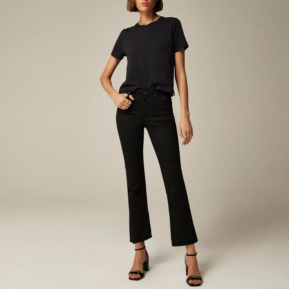 Mid-rise cropped kickout jean super-stretch