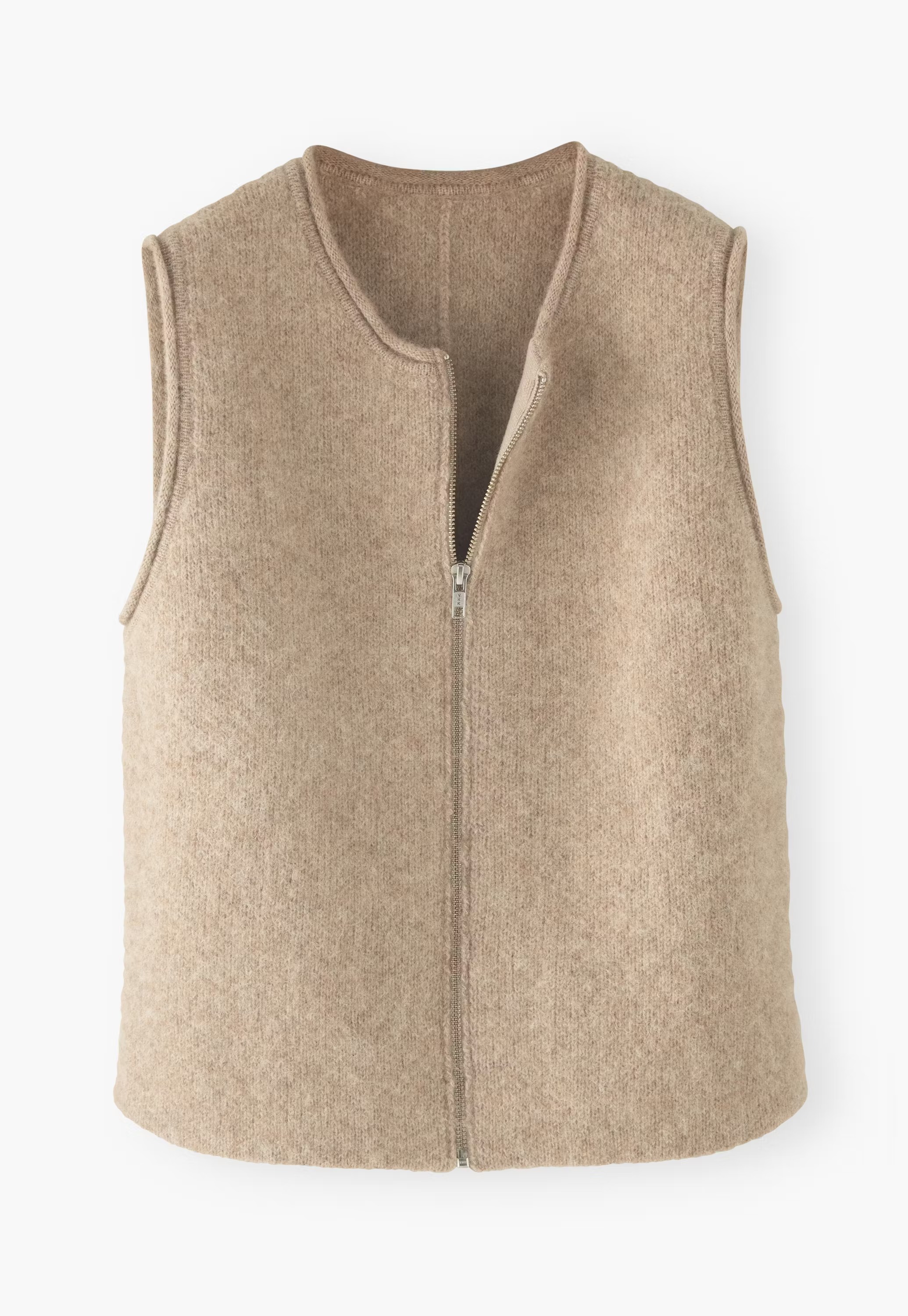 Knitted gilet
Alpaca & merino wool blend