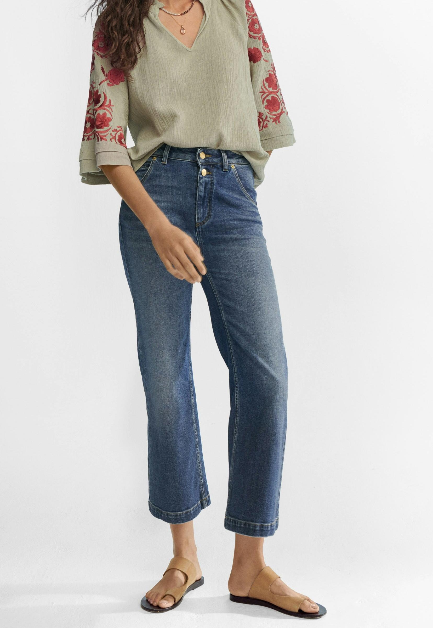 Cropped flared jeans
Stretch denim