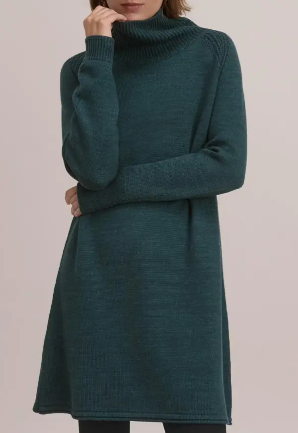 Knitted dress
Wool & organic cotton