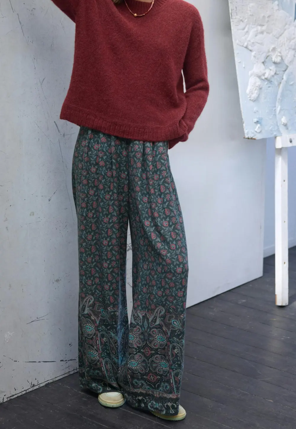 Wide-leg printed trousers
Linen & viscose