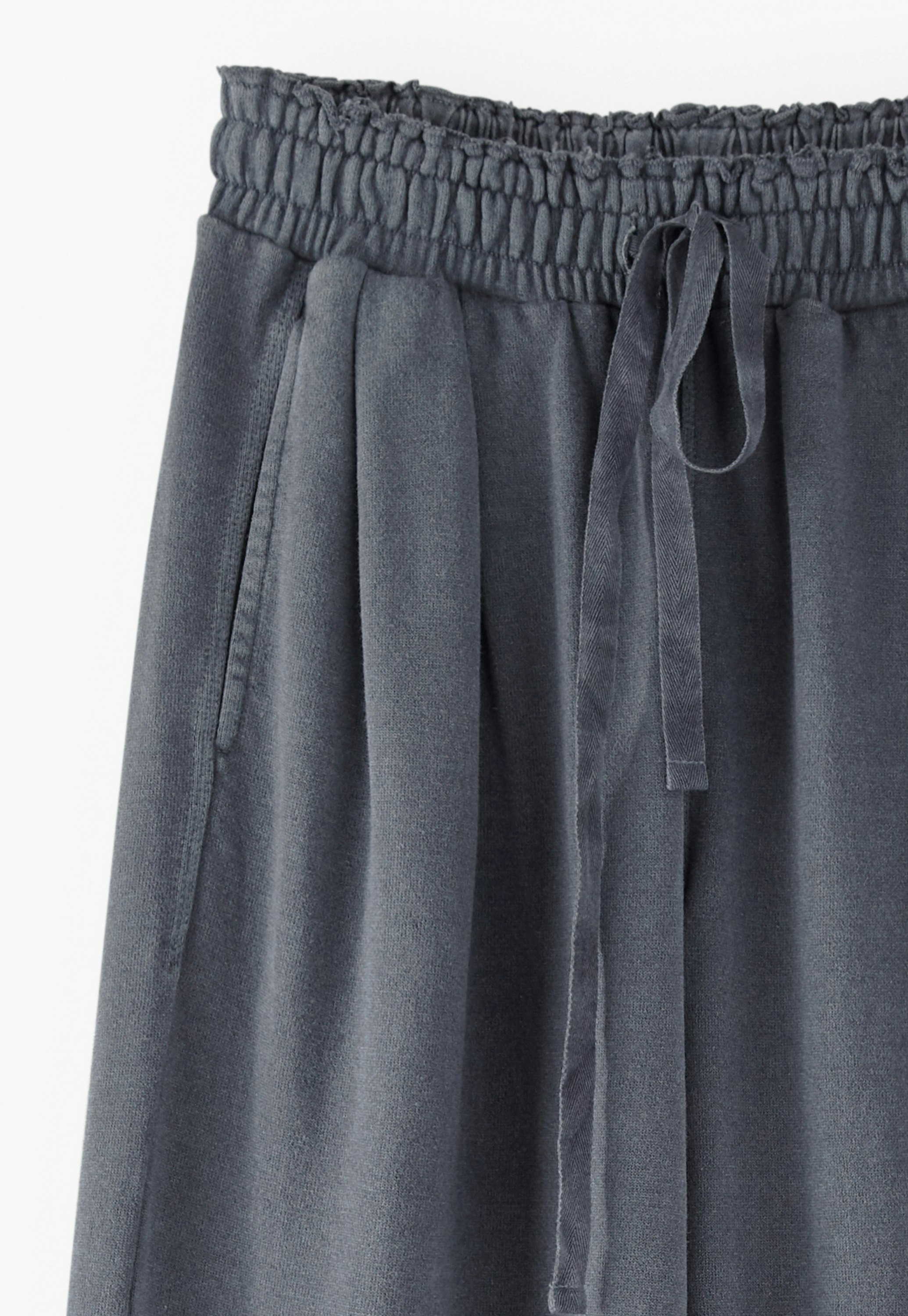 Jersey wide-leg trousers
Pigment-dyed hemp & organic cotton