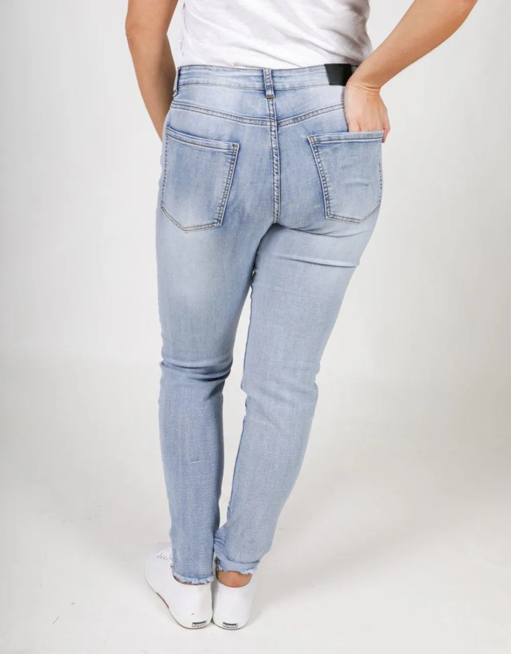 Plus Size Frayed Slim Fit Jeans - Light Denim