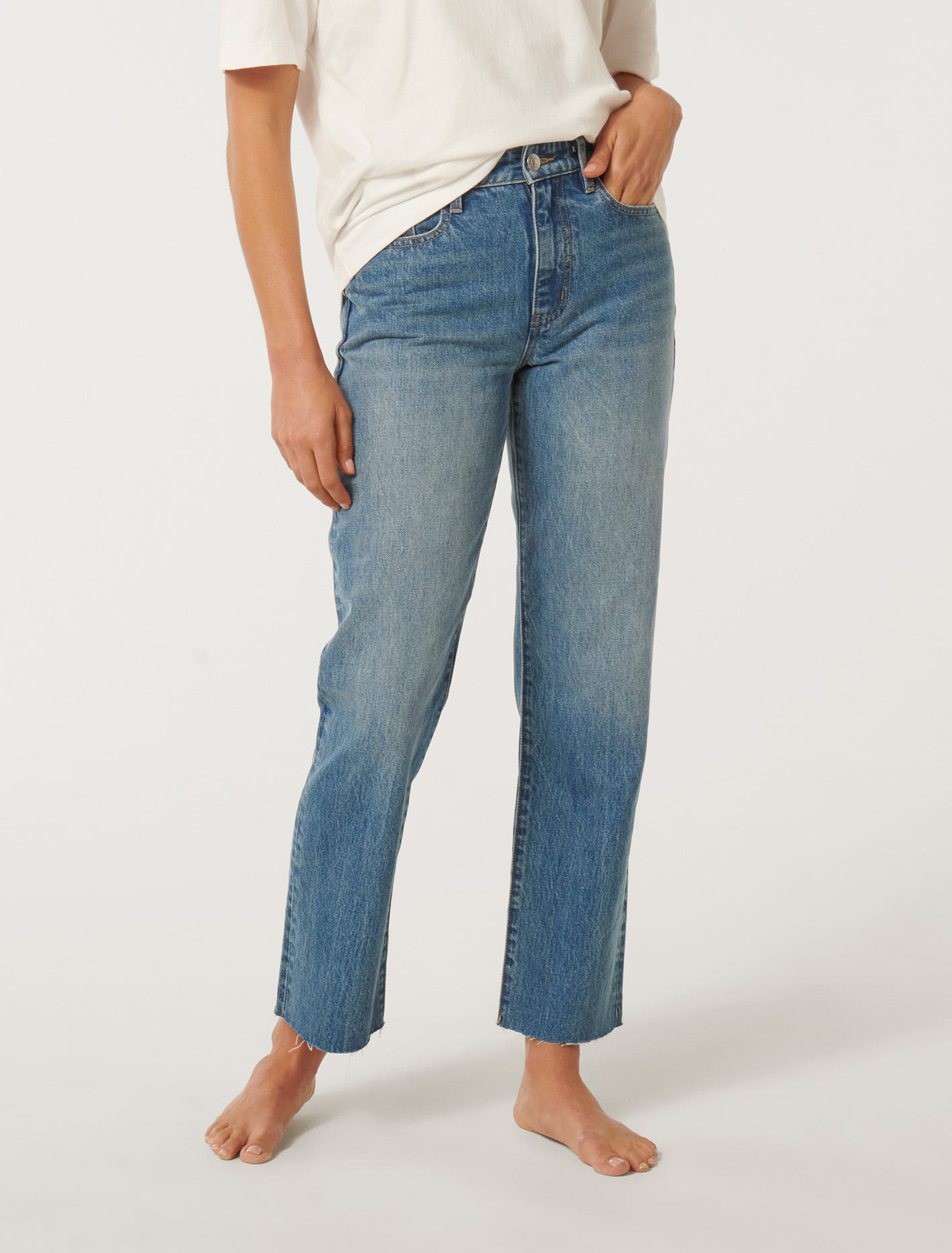 Niki Ankle Straight Jean