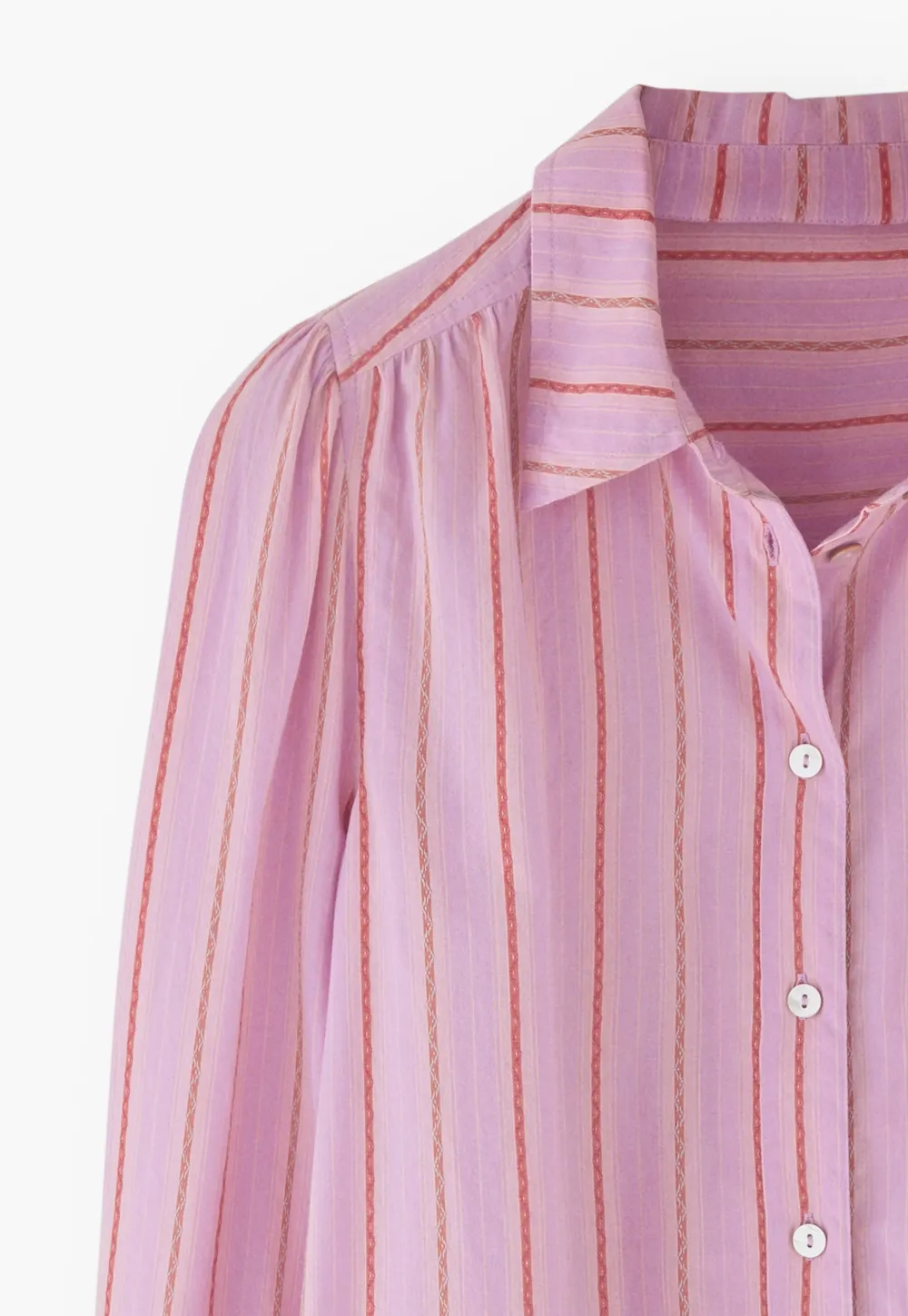 Striped shirt
Fine cotton