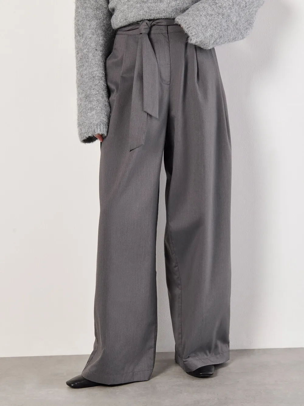 Wide-Leg Tailored Trousers