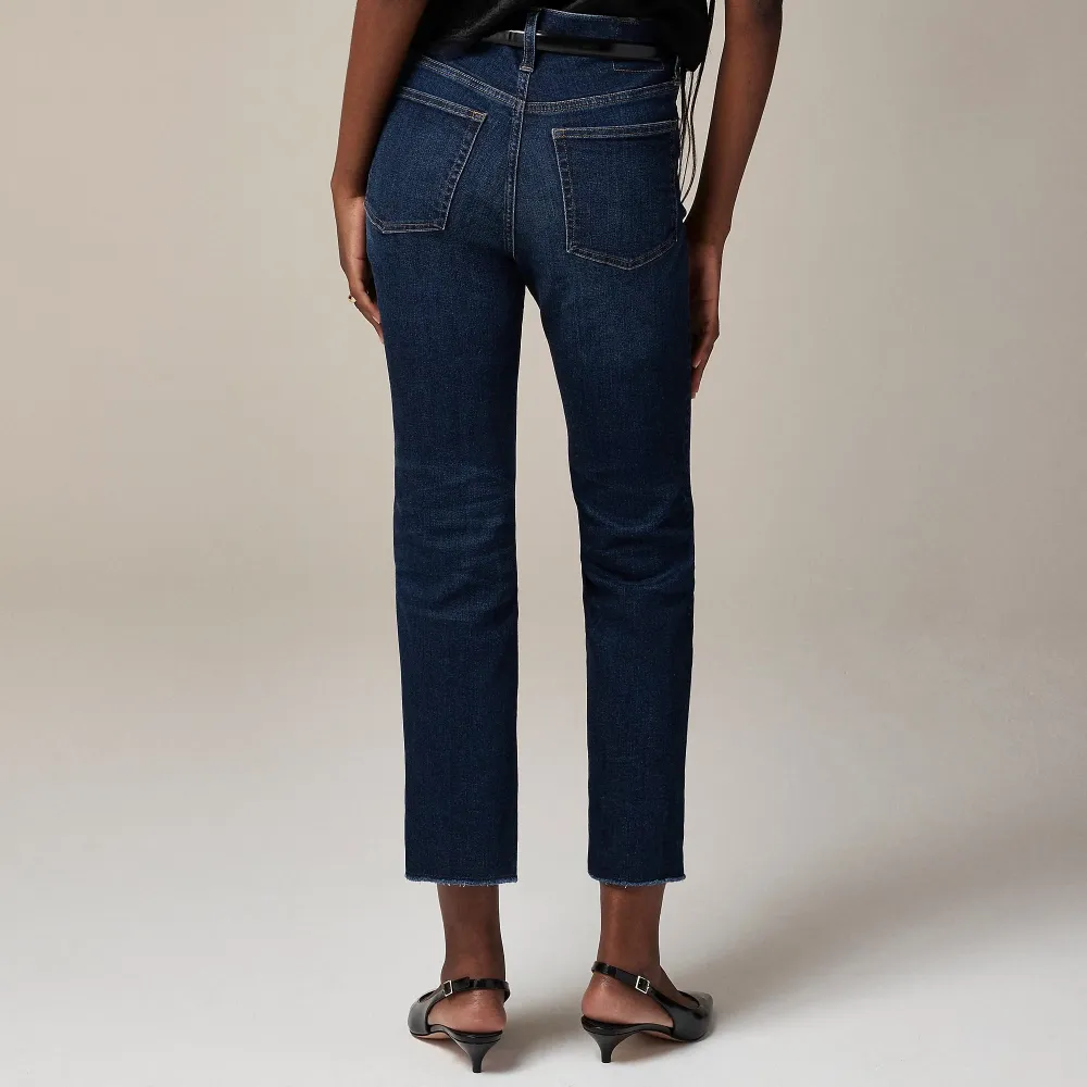 Mid-rise cropped kickout jean super-stretch