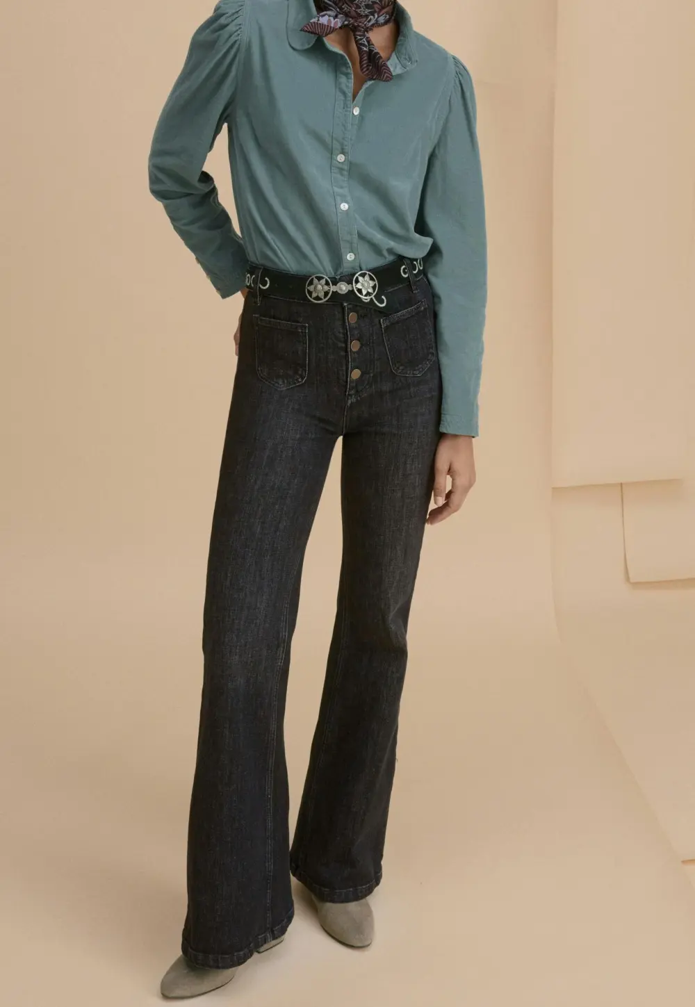 Flared jeans
Stretch denim