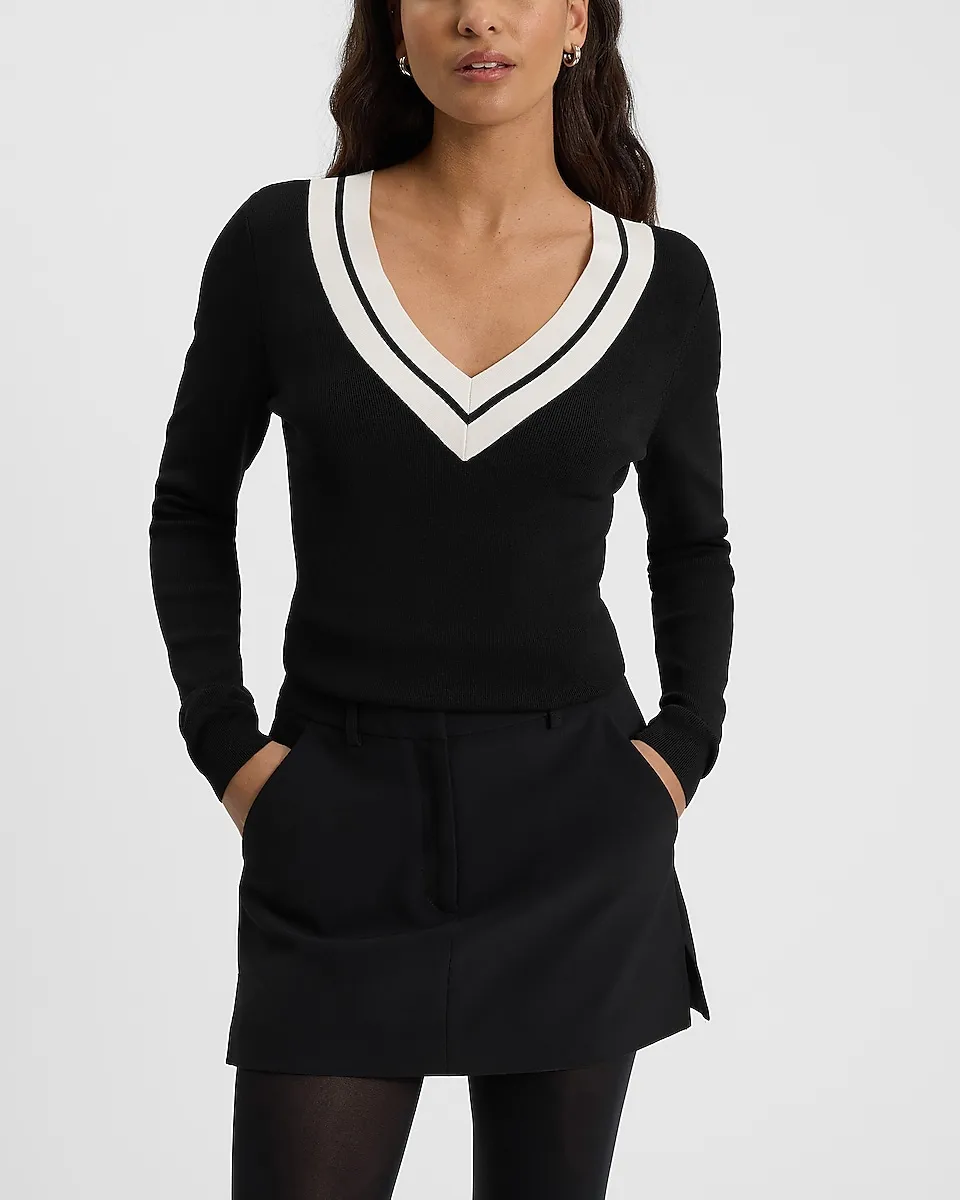 Fitted Tipped V-Neck Sweater