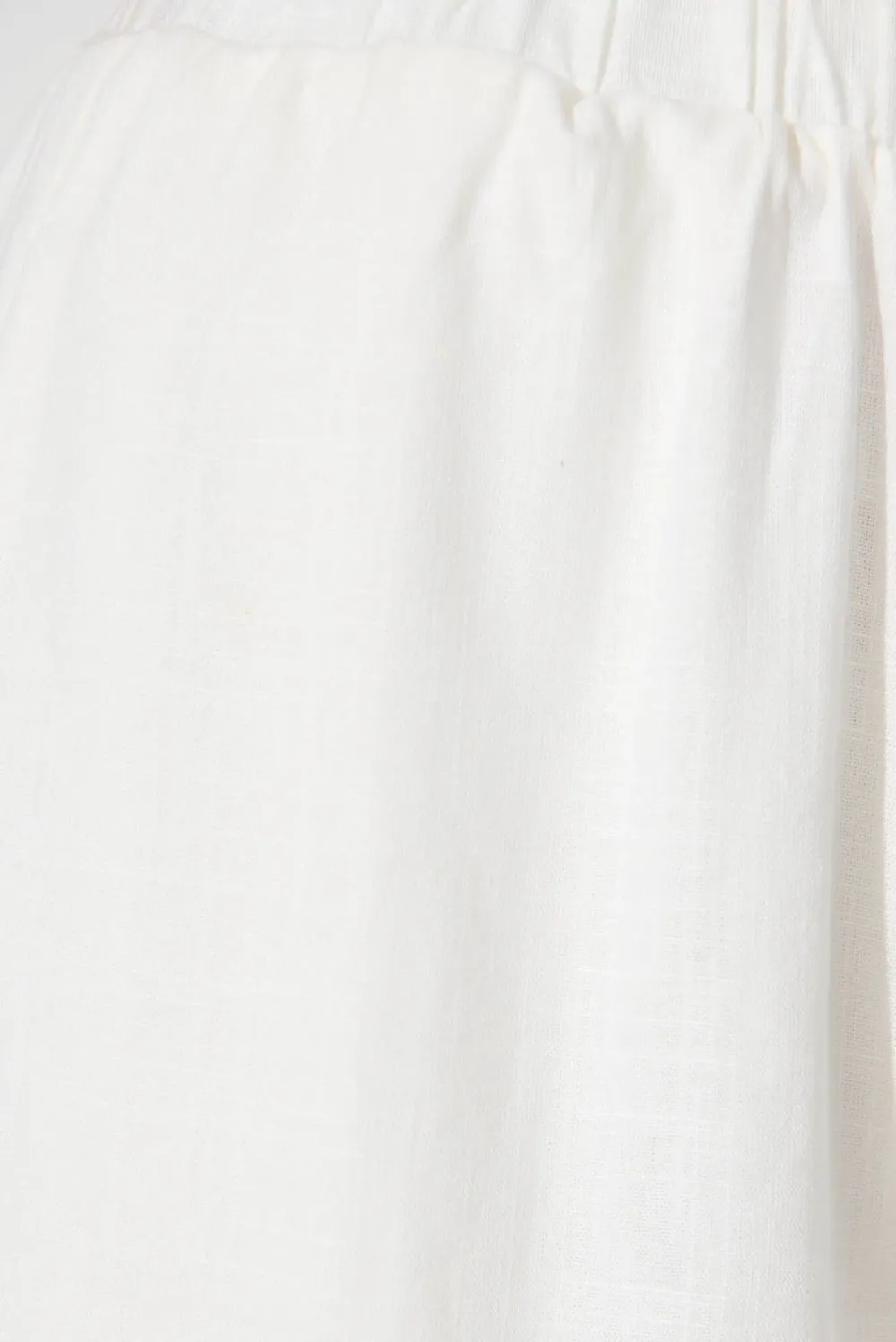 White Scallop Trimmed Elastic Waist Shorts