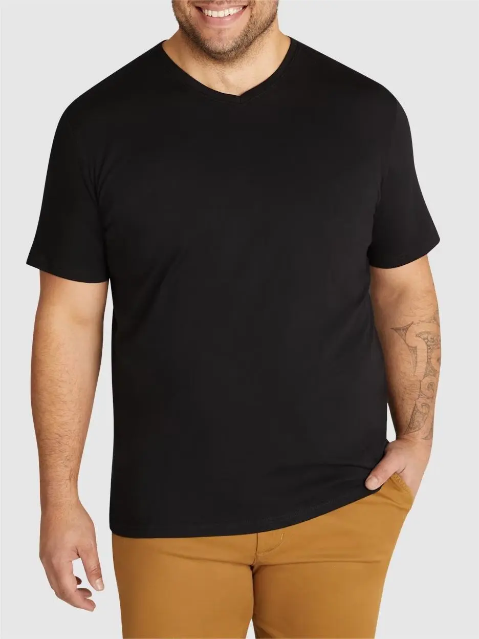 BLACK ESSENTIAL V NECK TEE