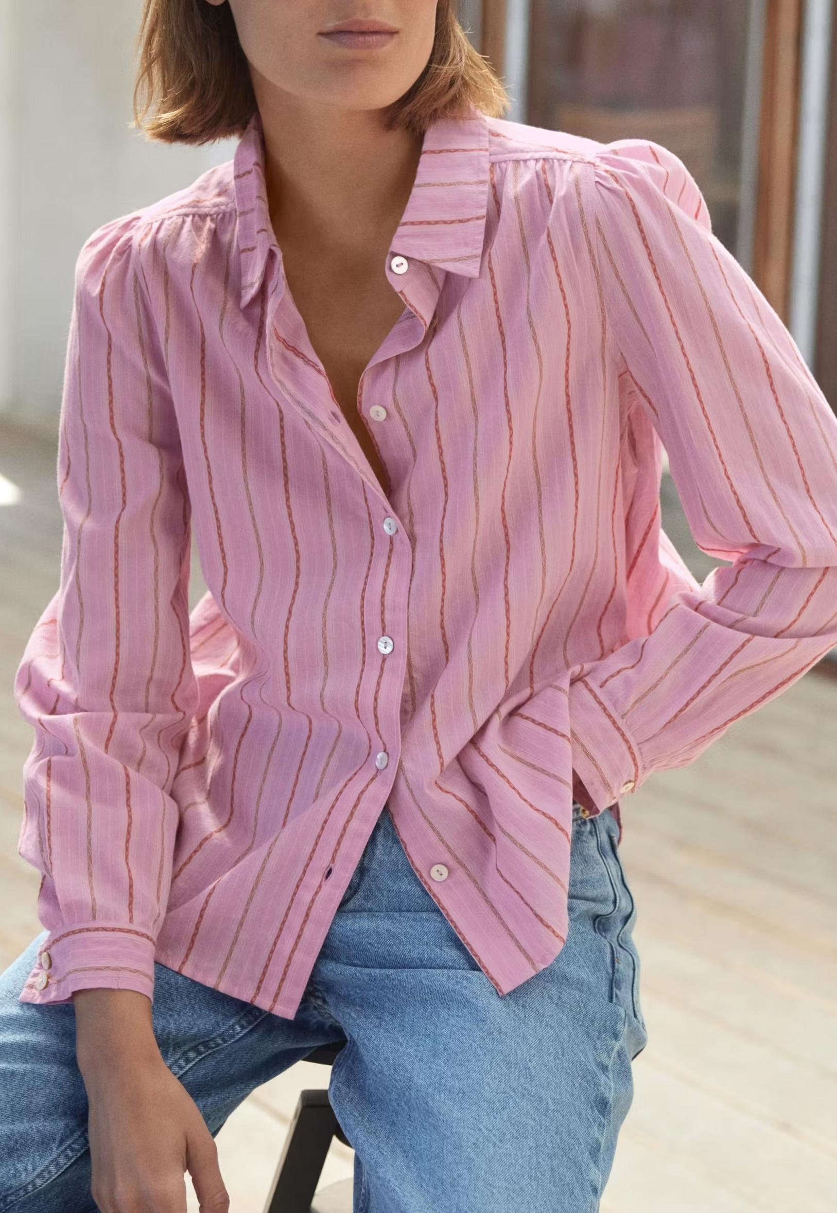 Striped shirt
Fine cotton