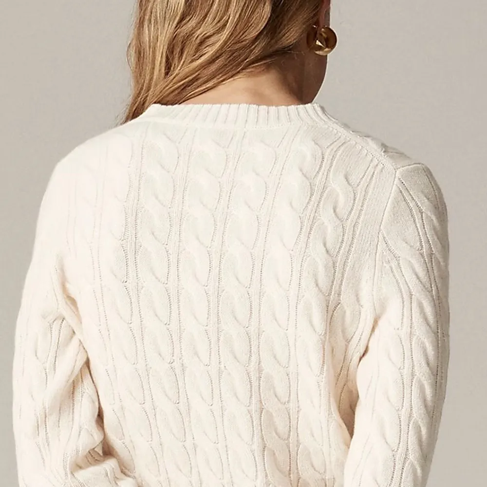 Cashmere shrunken cable-knit crewneck sweater