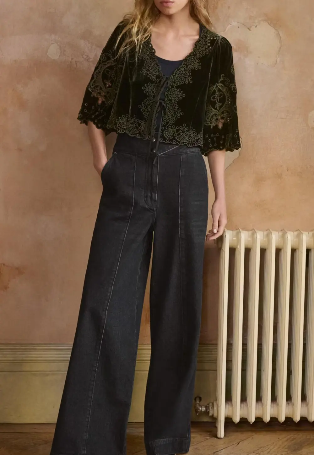 Cropped cutwork Jacket
Silk & viscose velvet