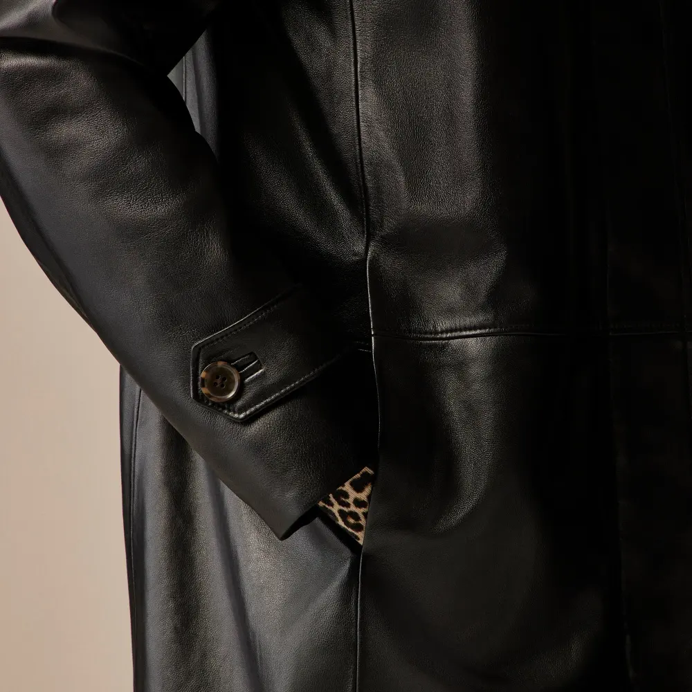 Collection trench coat in leather