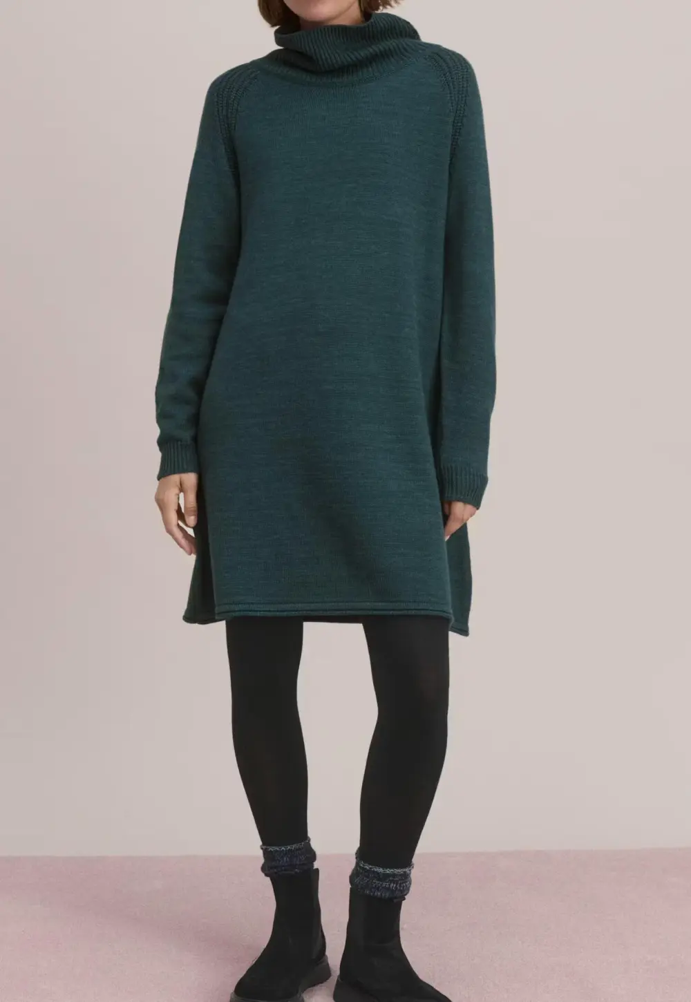 Knitted dress
Wool & organic cotton