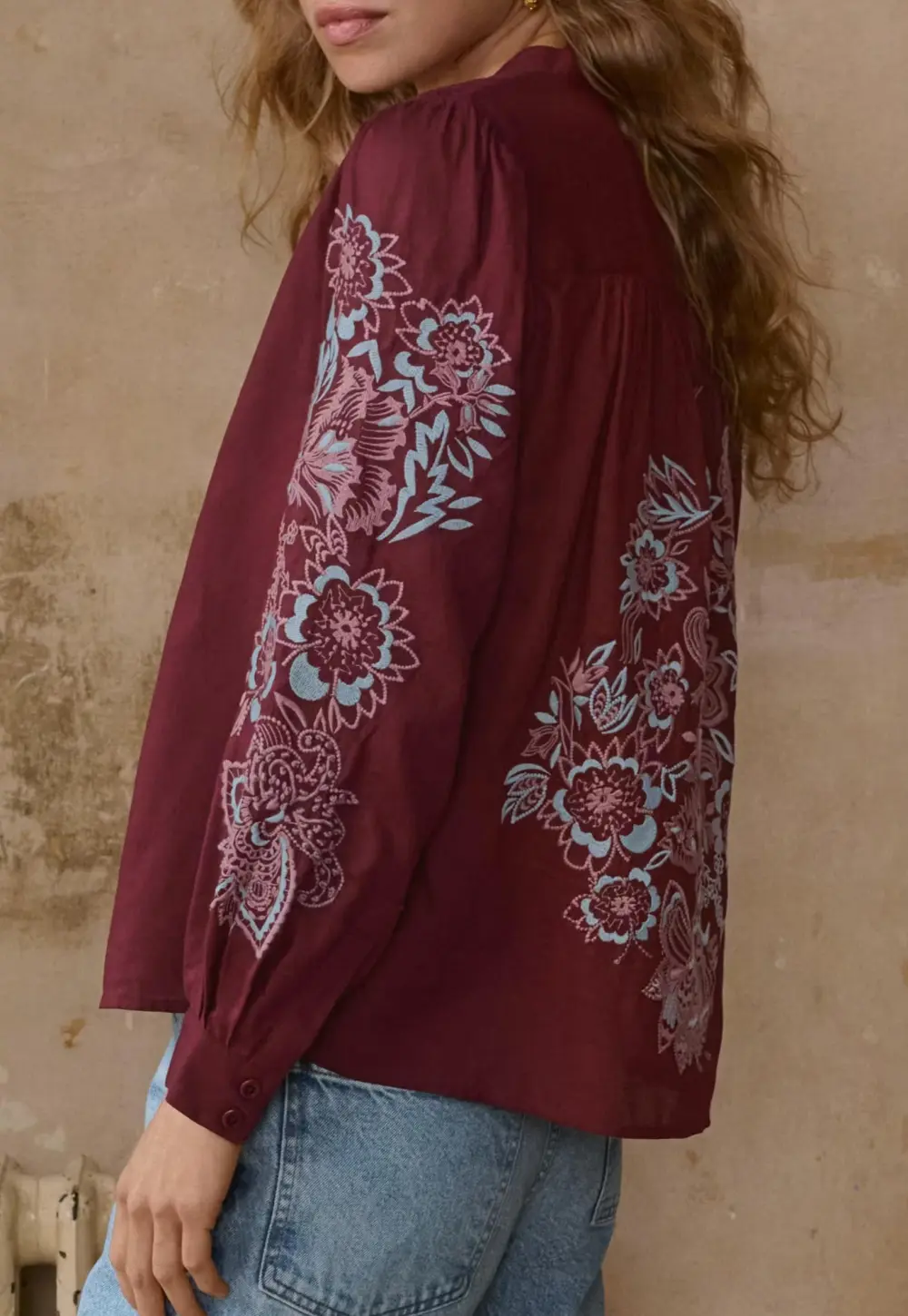 Embroidered blouse
Fine cotton