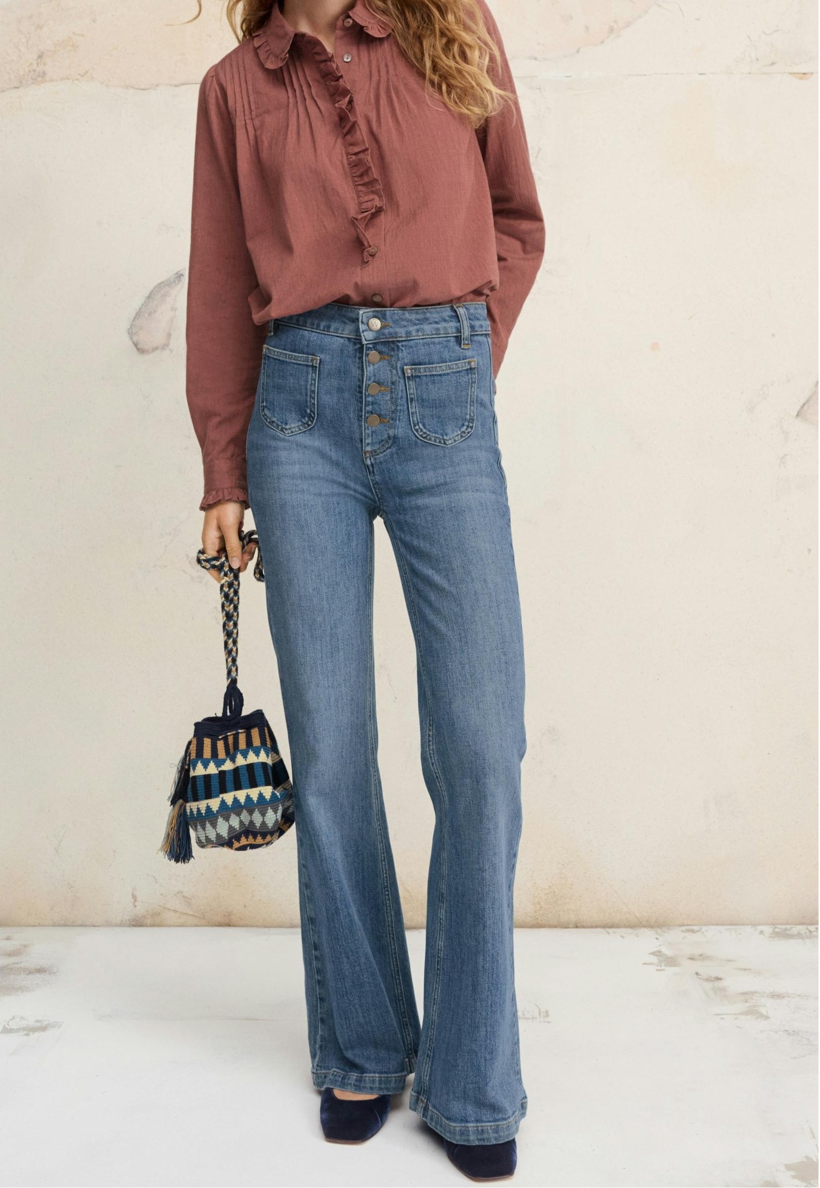 Flared jeans
Stretch denim