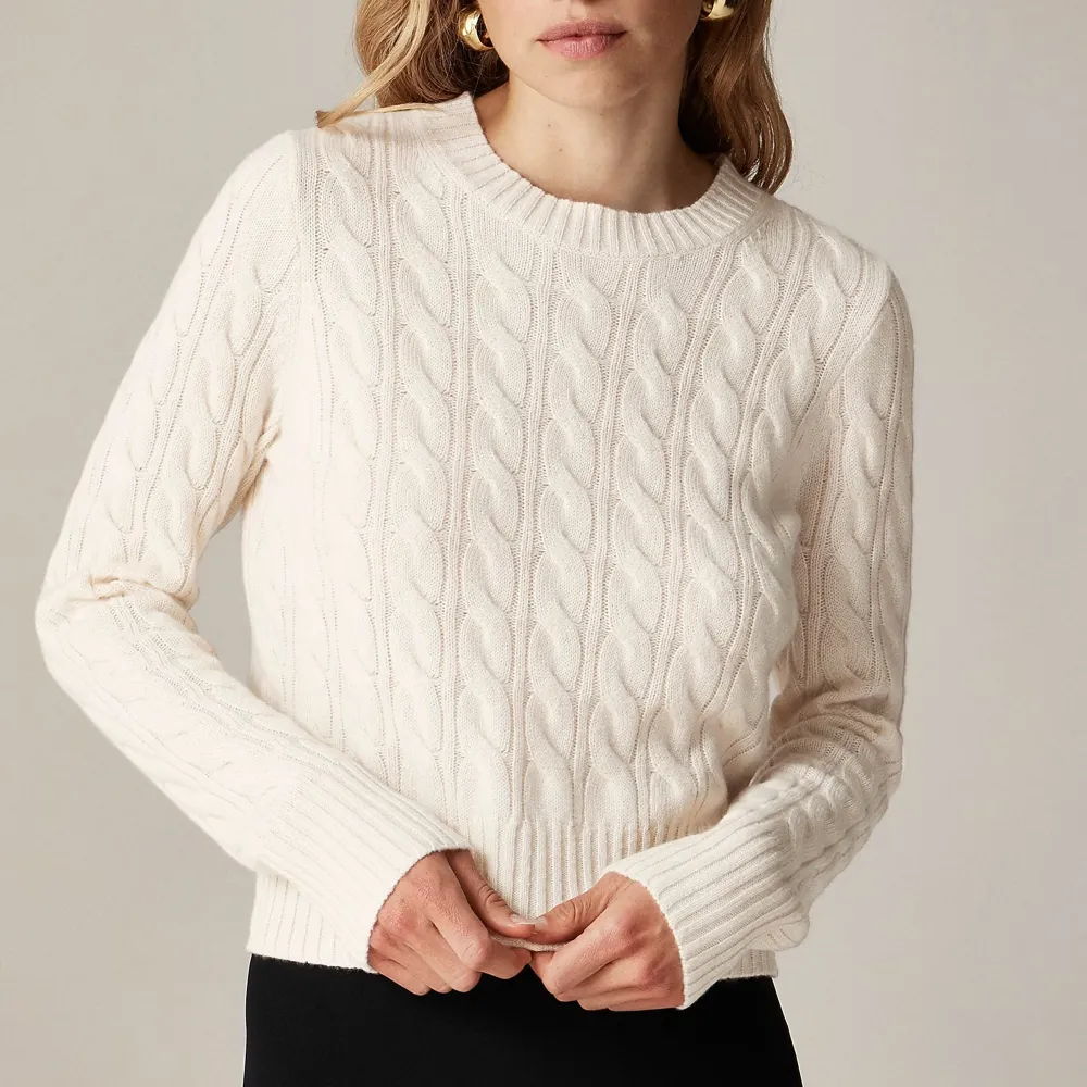 Cashmere shrunken cable-knit crewneck sweater