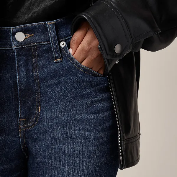 Mid-rise cropped kickout jean super-stretch