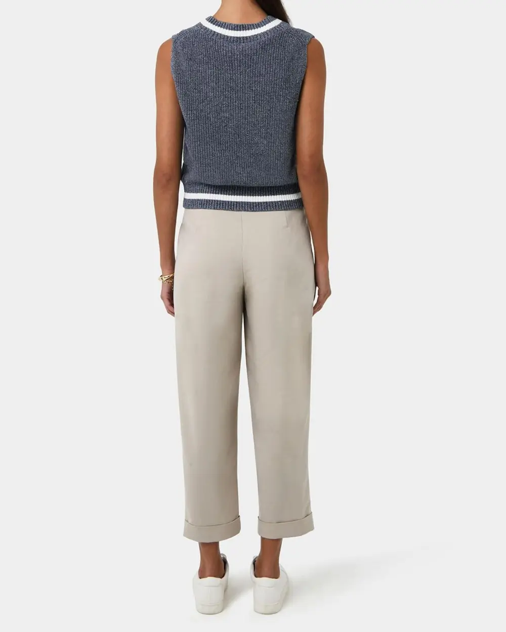 Sleeveless Design V-neck Knit