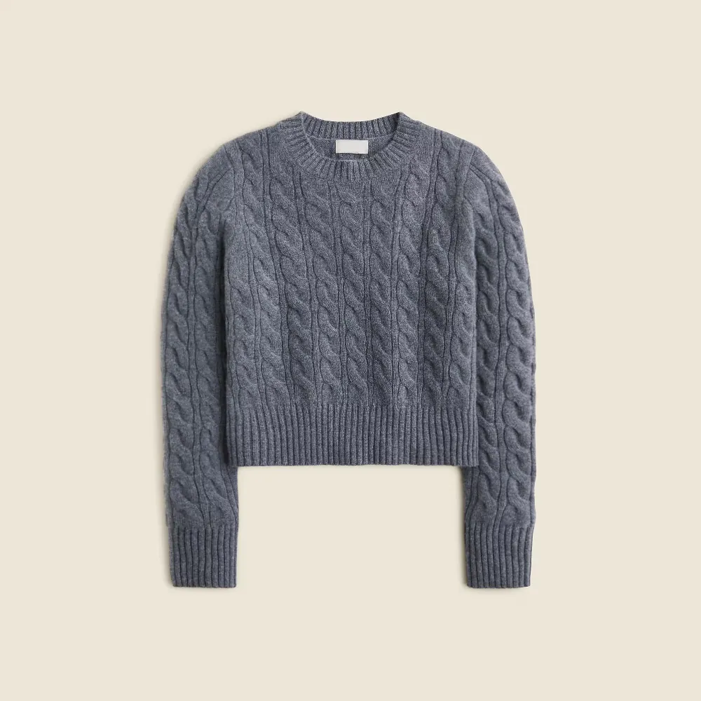 Cashmere shrunken cable-knit crewneck sweater