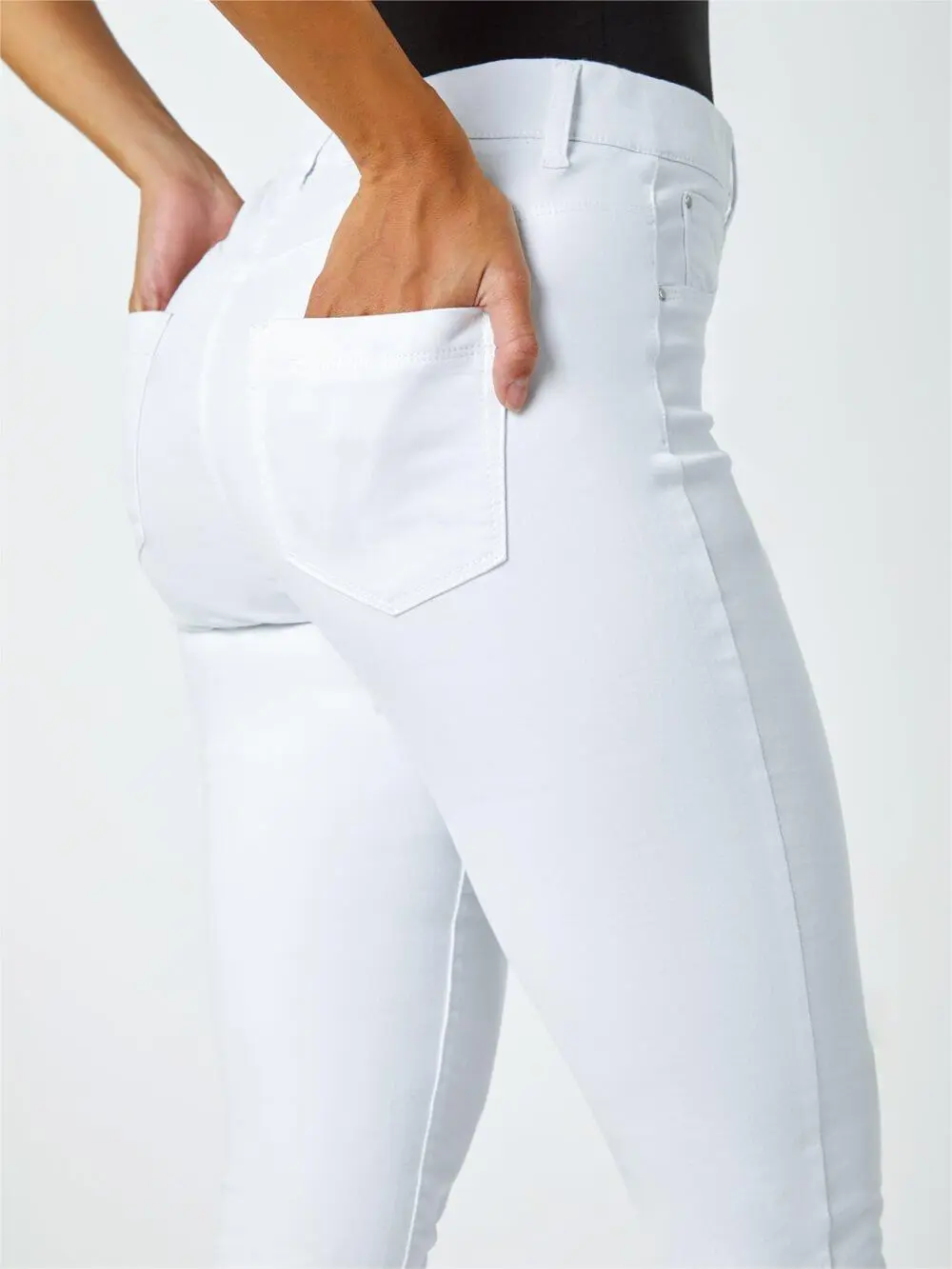 White tight 3-point pants