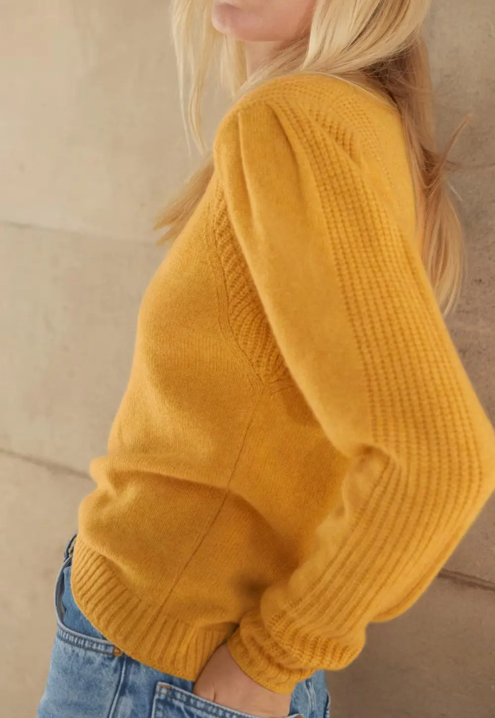 Puff-sleeve sweater
Pure cashmere