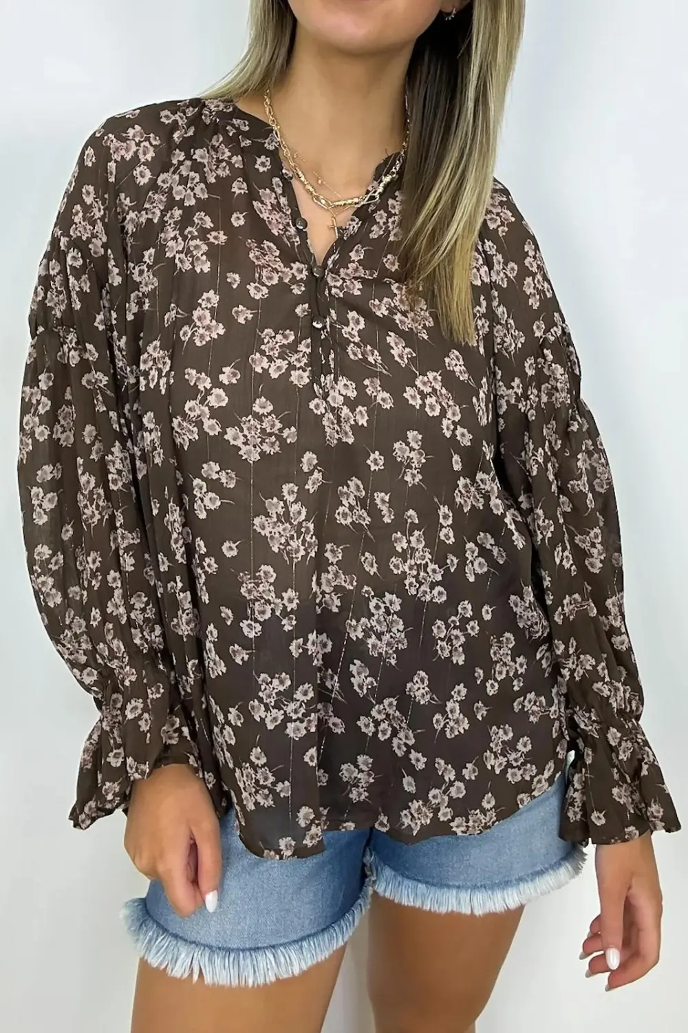 Graceful Energy Button Detail Floral Top