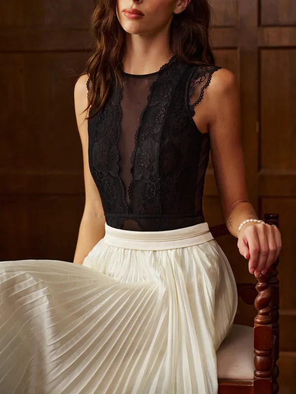 Patchwork Lace Crew Neck Sleevelss Bodysuit