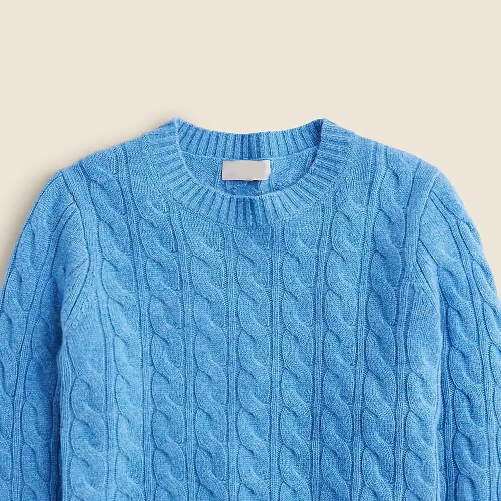 Cashmere shrunken cable-knit crewneck sweater