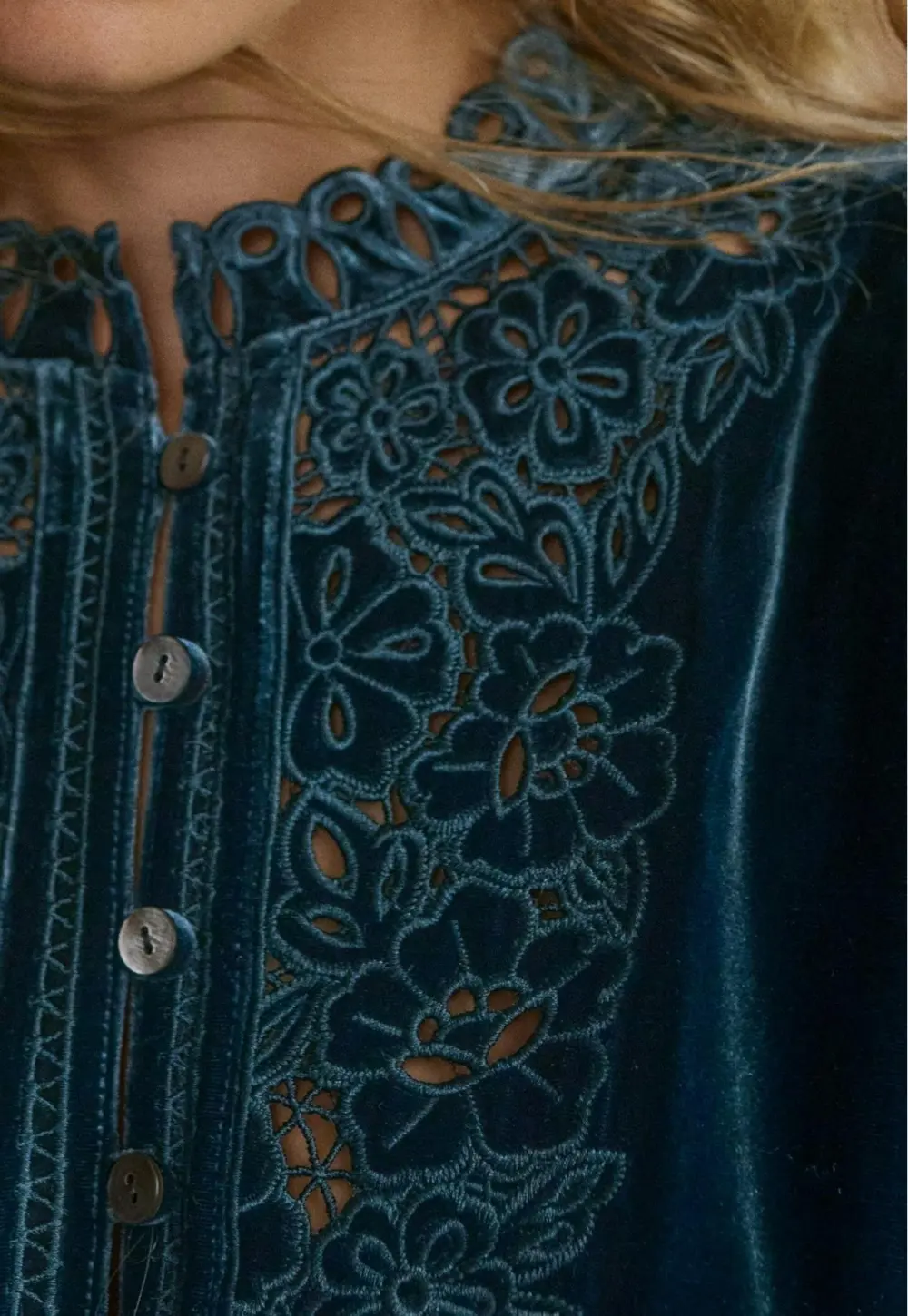 Broderie cutwork dress
Silk & viscose velvet