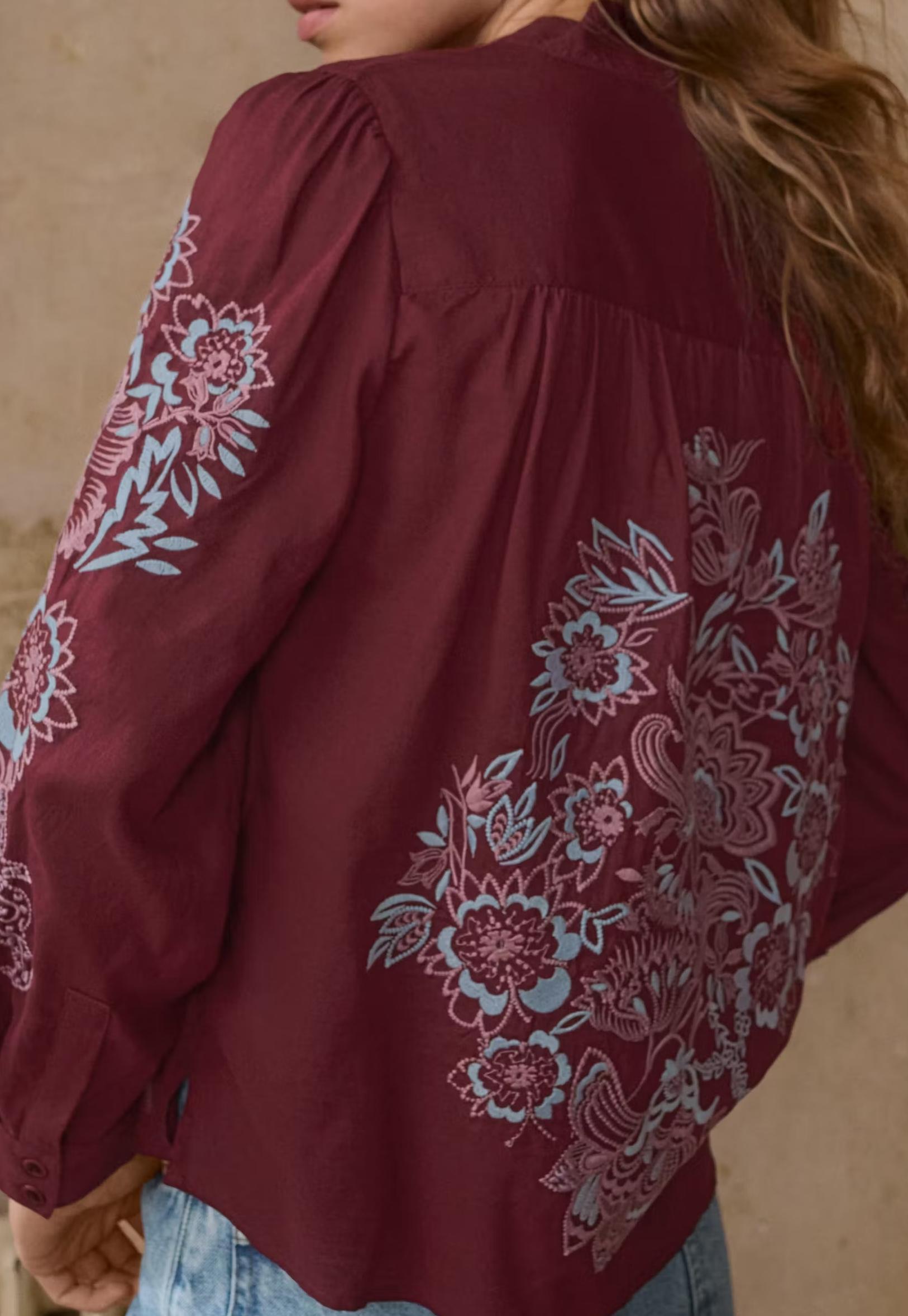 Embroidered blouse
Fine cotton