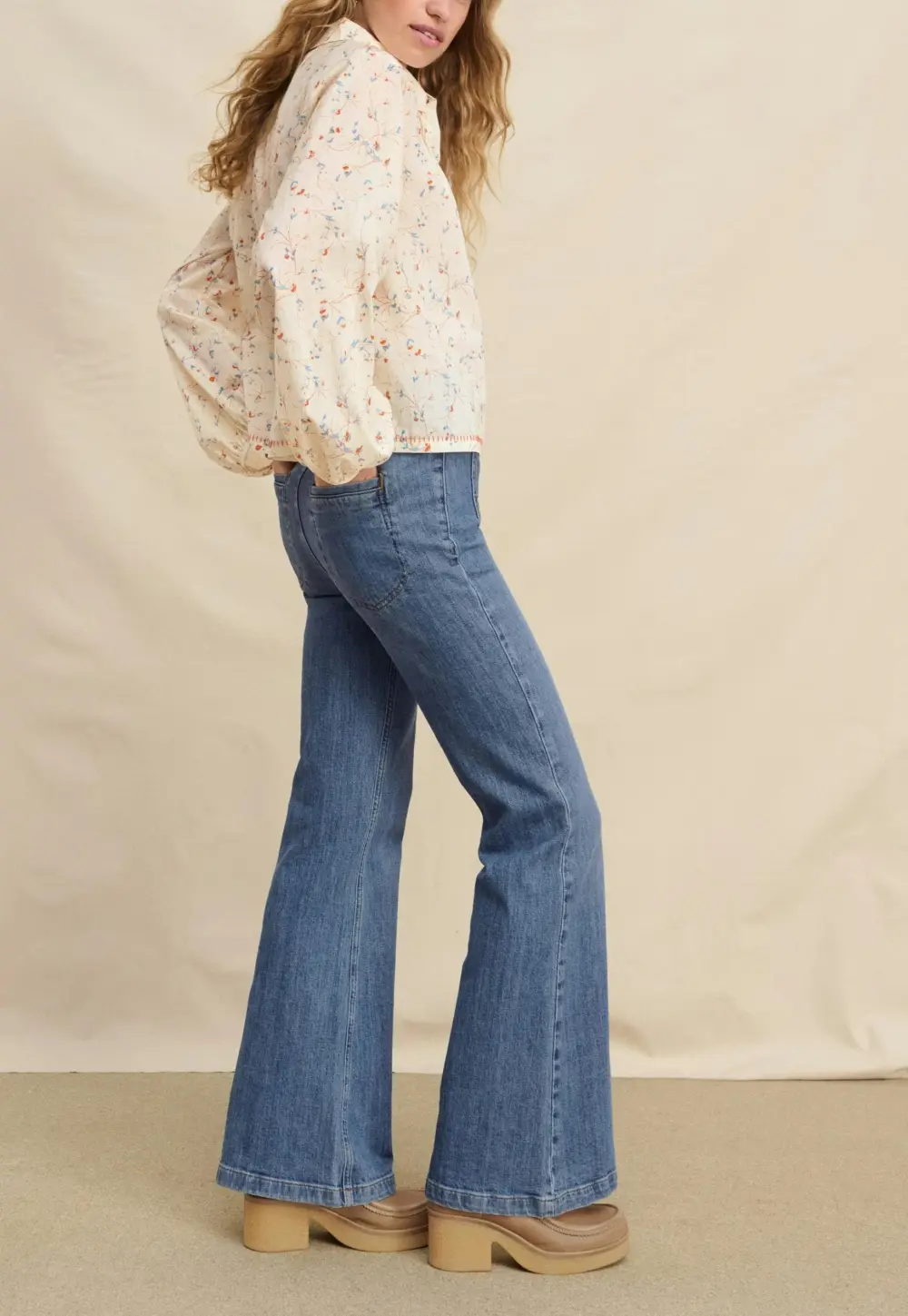 Flared jeans
Stretch denim