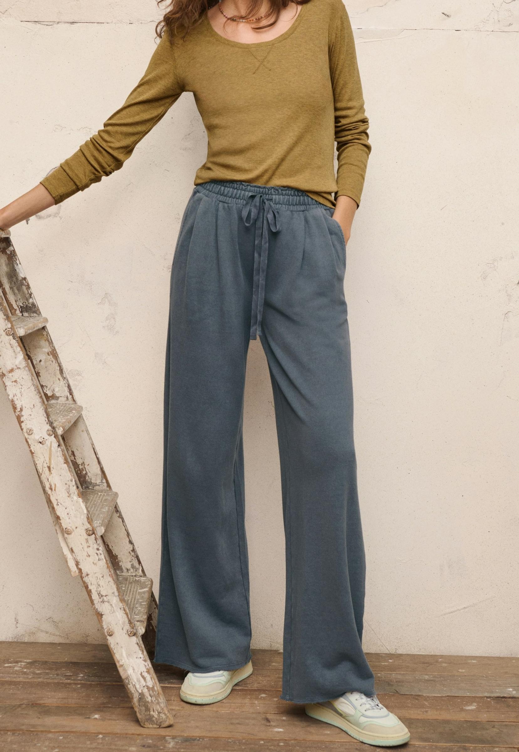 Jersey wide-leg trousers
Pigment-dyed hemp & organic cotton