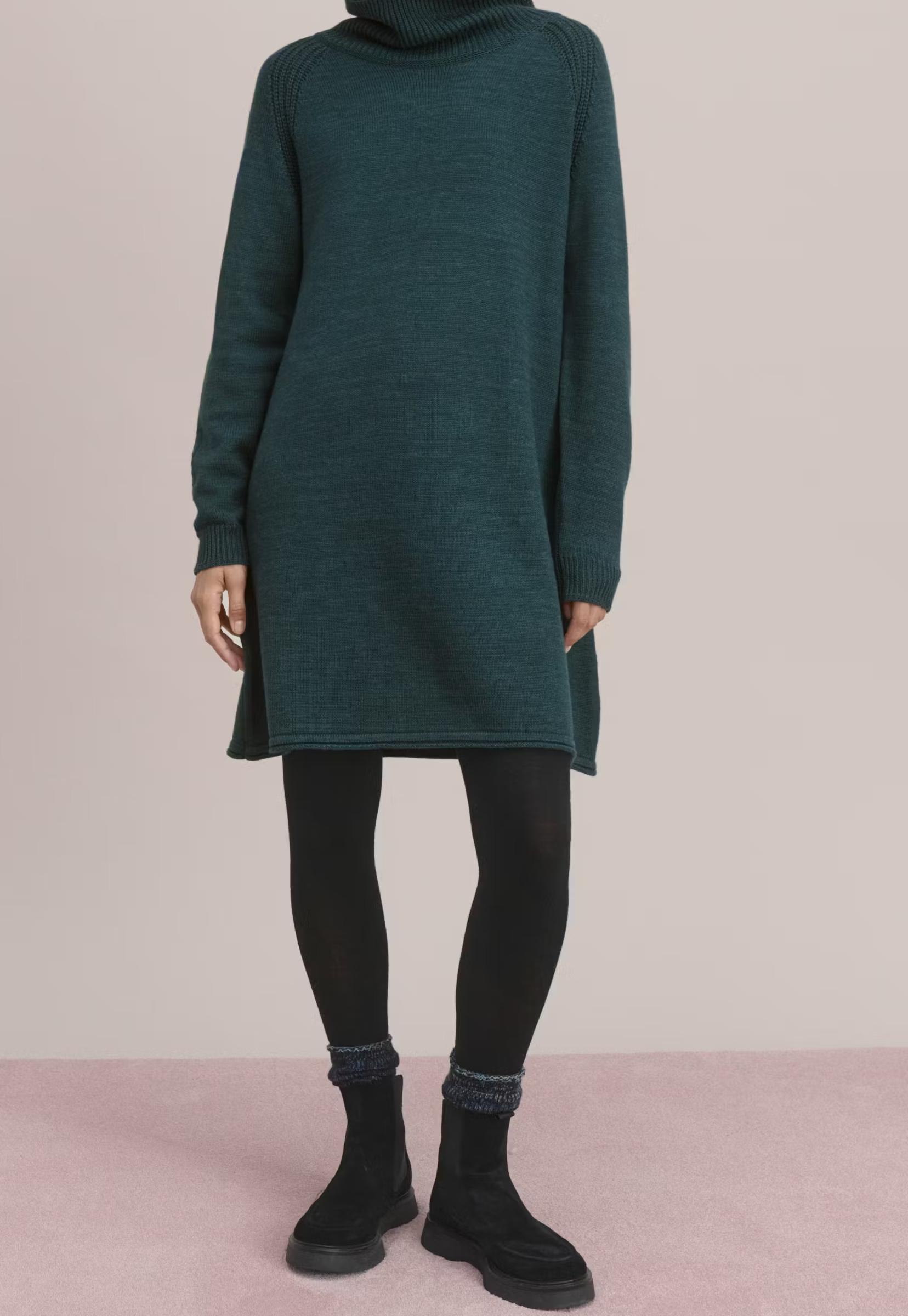 Knitted dress
Wool & organic cotton