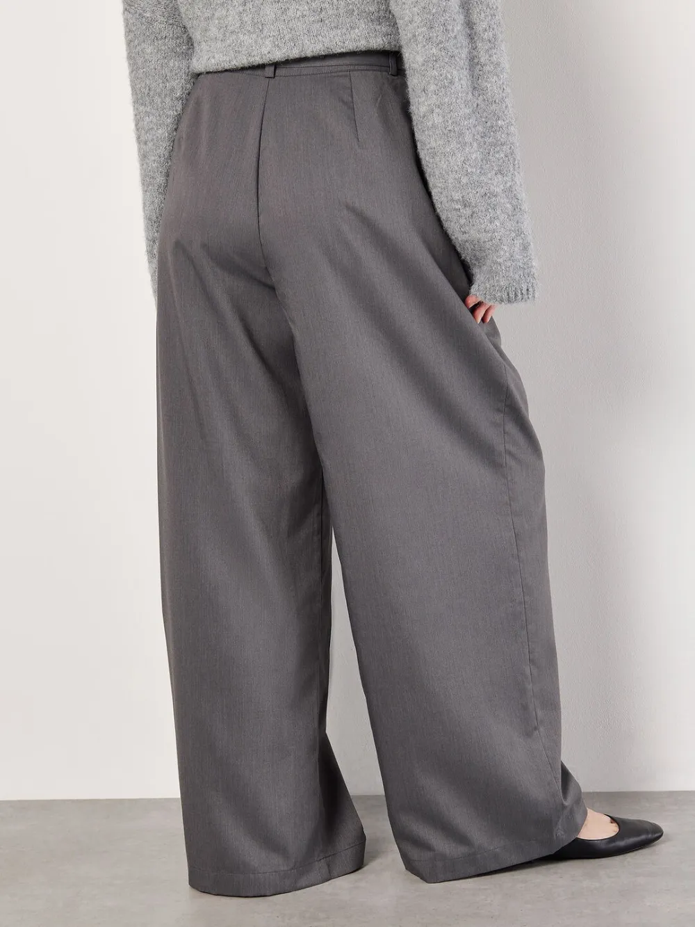 Wide-Leg Tailored Trousers