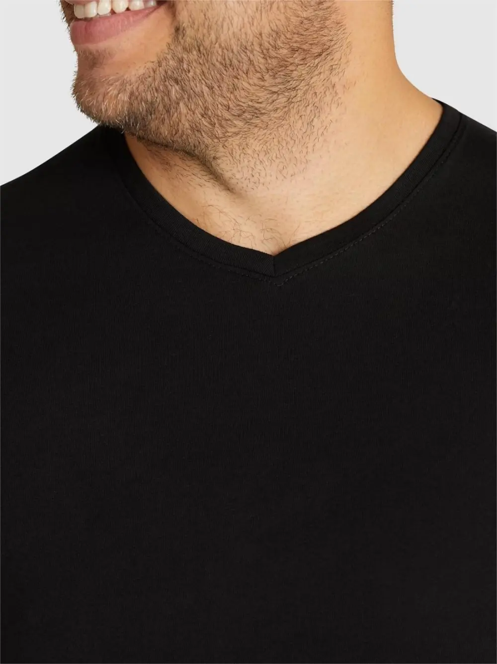 BLACK ESSENTIAL V NECK TEE