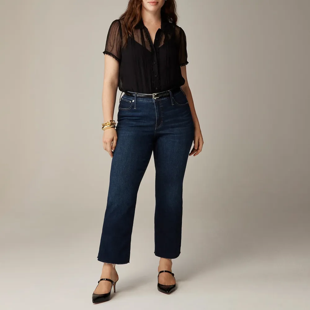 Mid-rise cropped kickout jean super-stretch