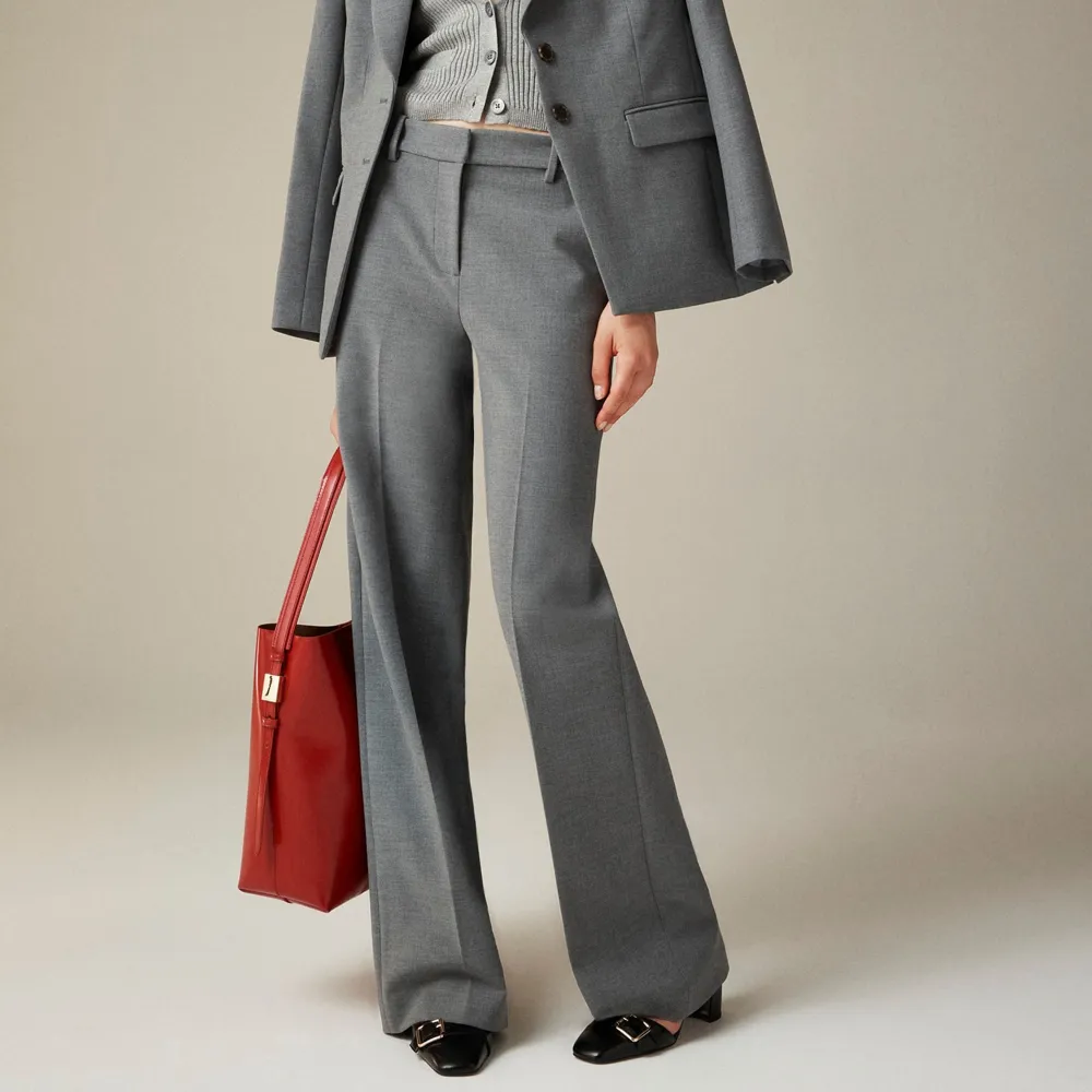 Wide-leg trouser in four-season stretch