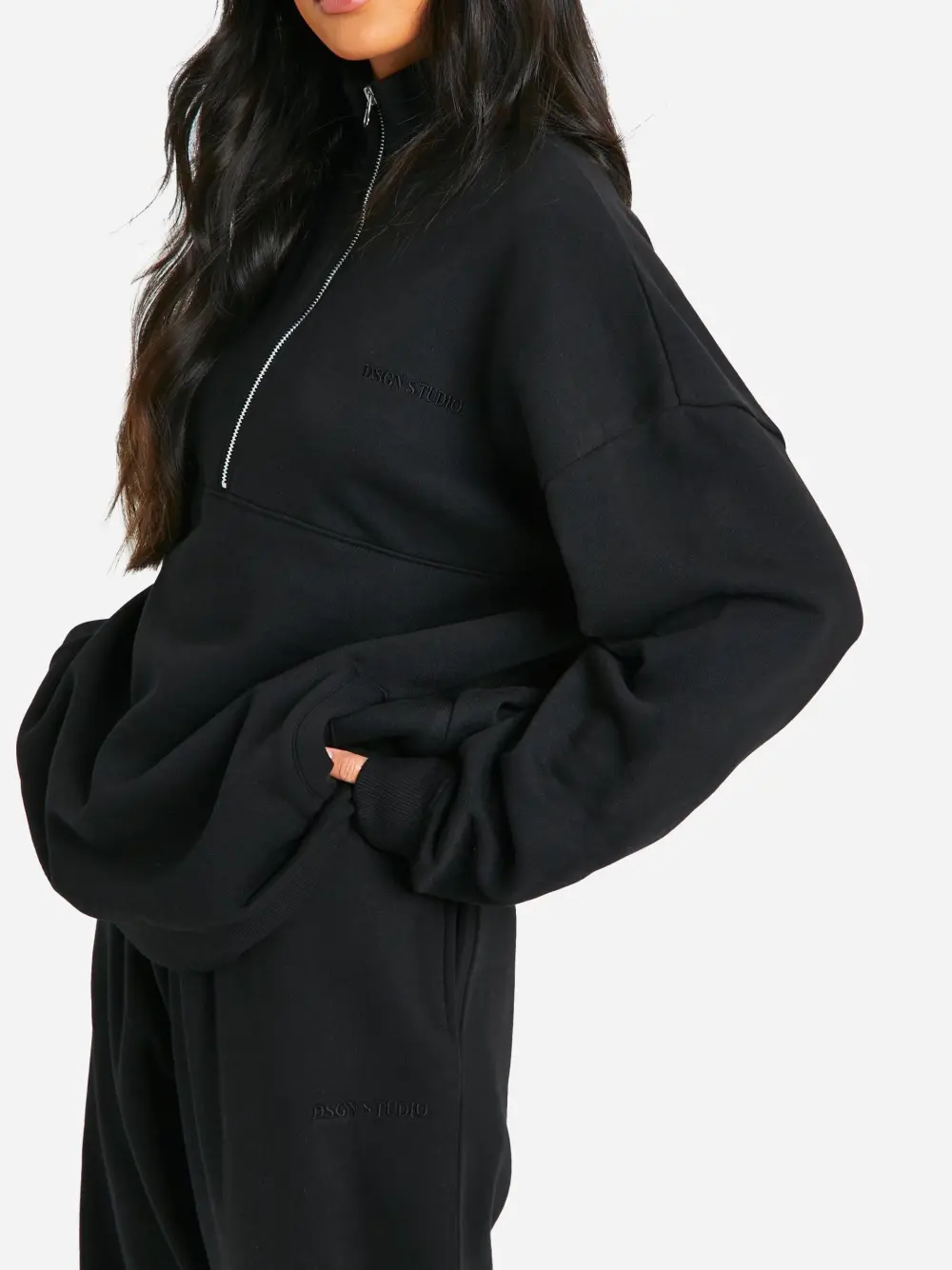 EMBROIDERED HALF ZIP OVERSIZED SWEATSHIRT