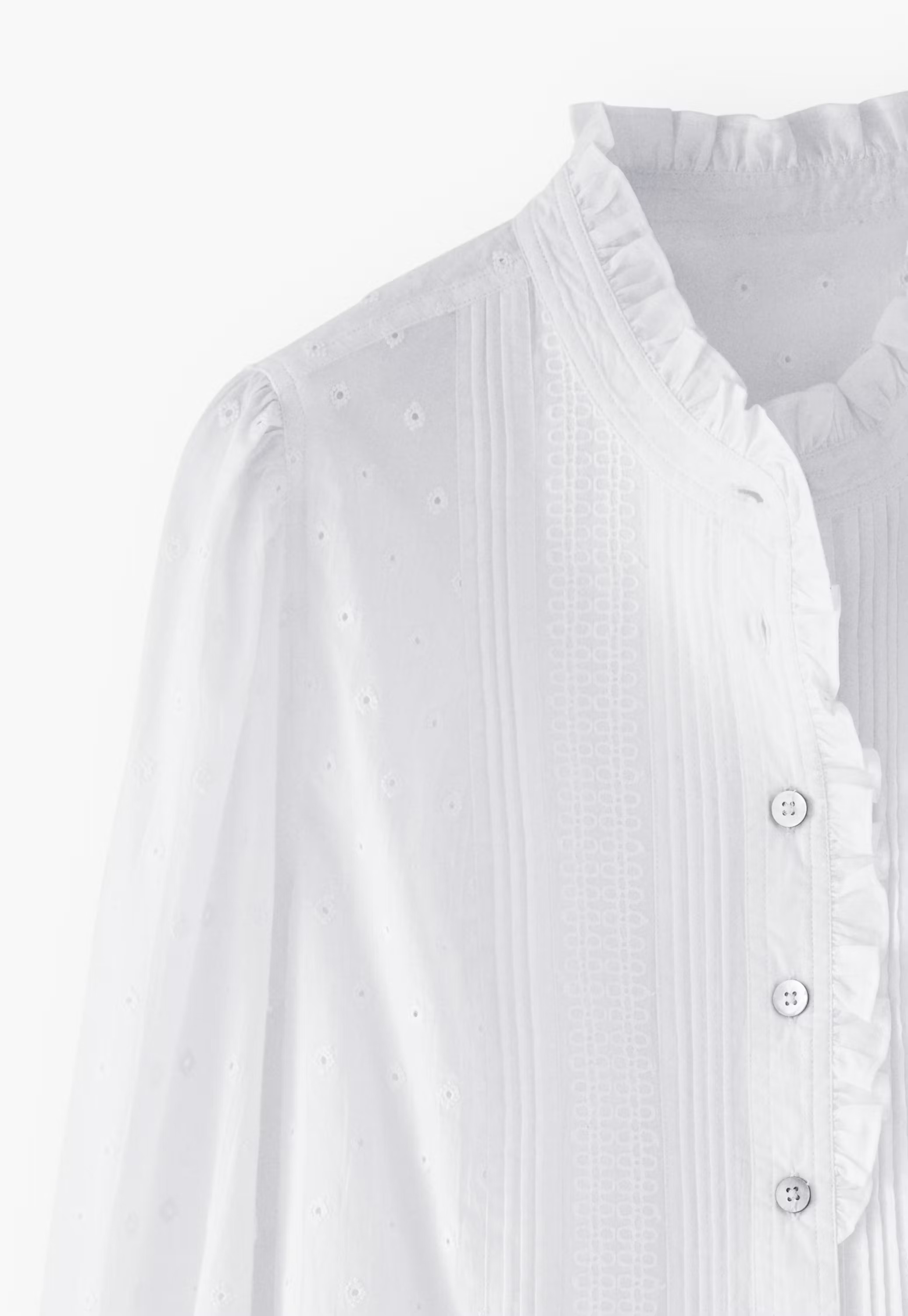 Ruffle-neck broderie blouse
Fine cotton