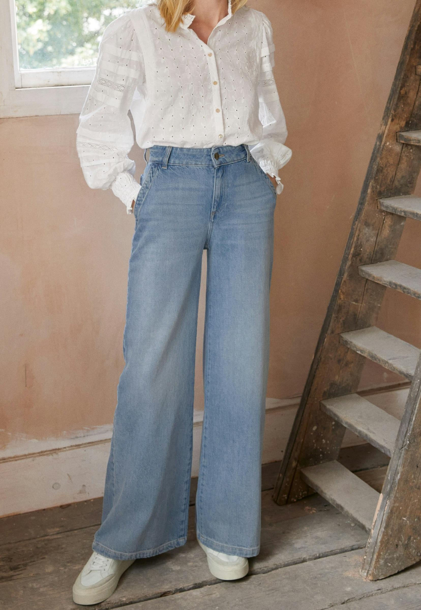 Full length wide-leg jeans
Denim