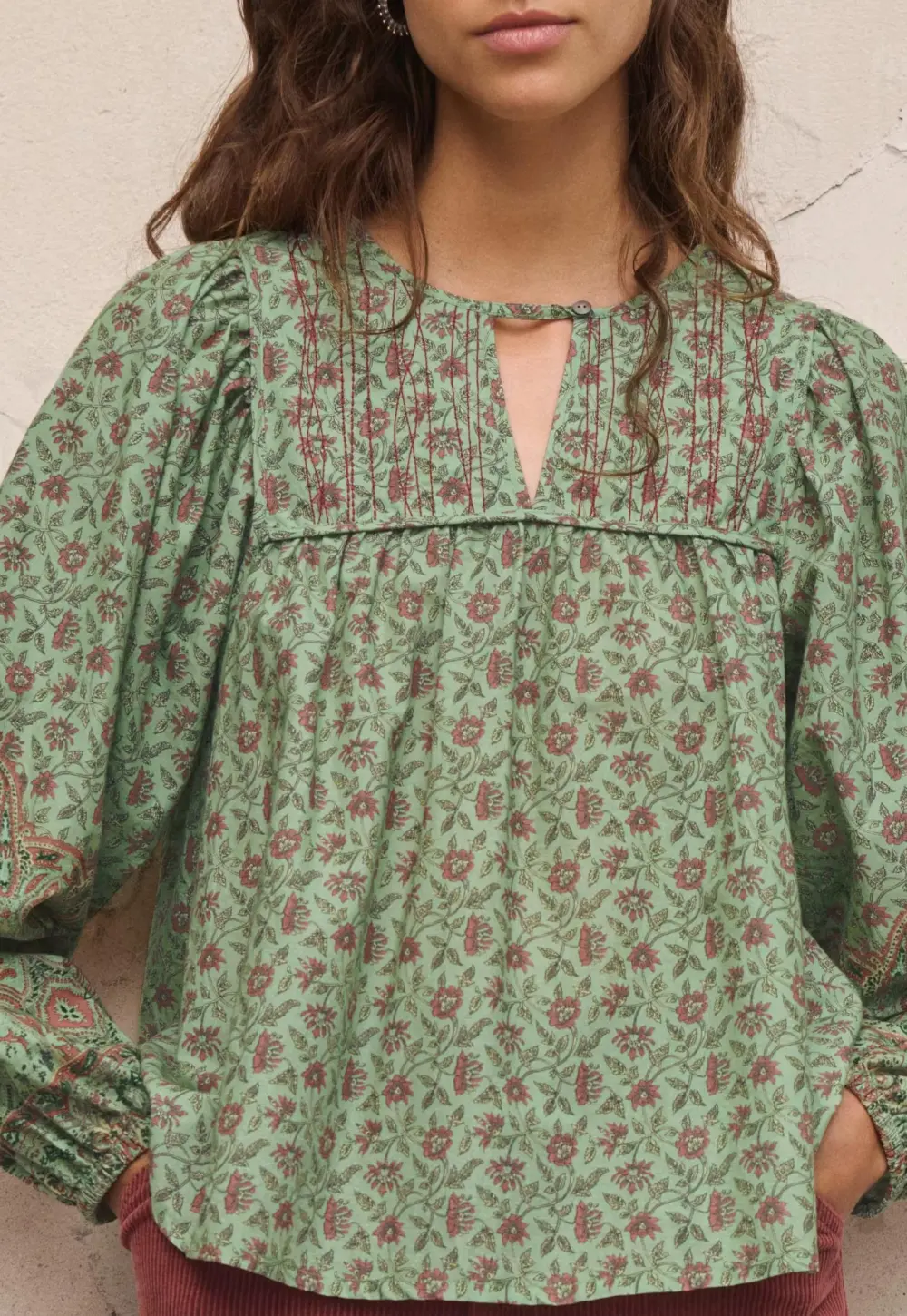 Printed gathered blouse
Fine cotton