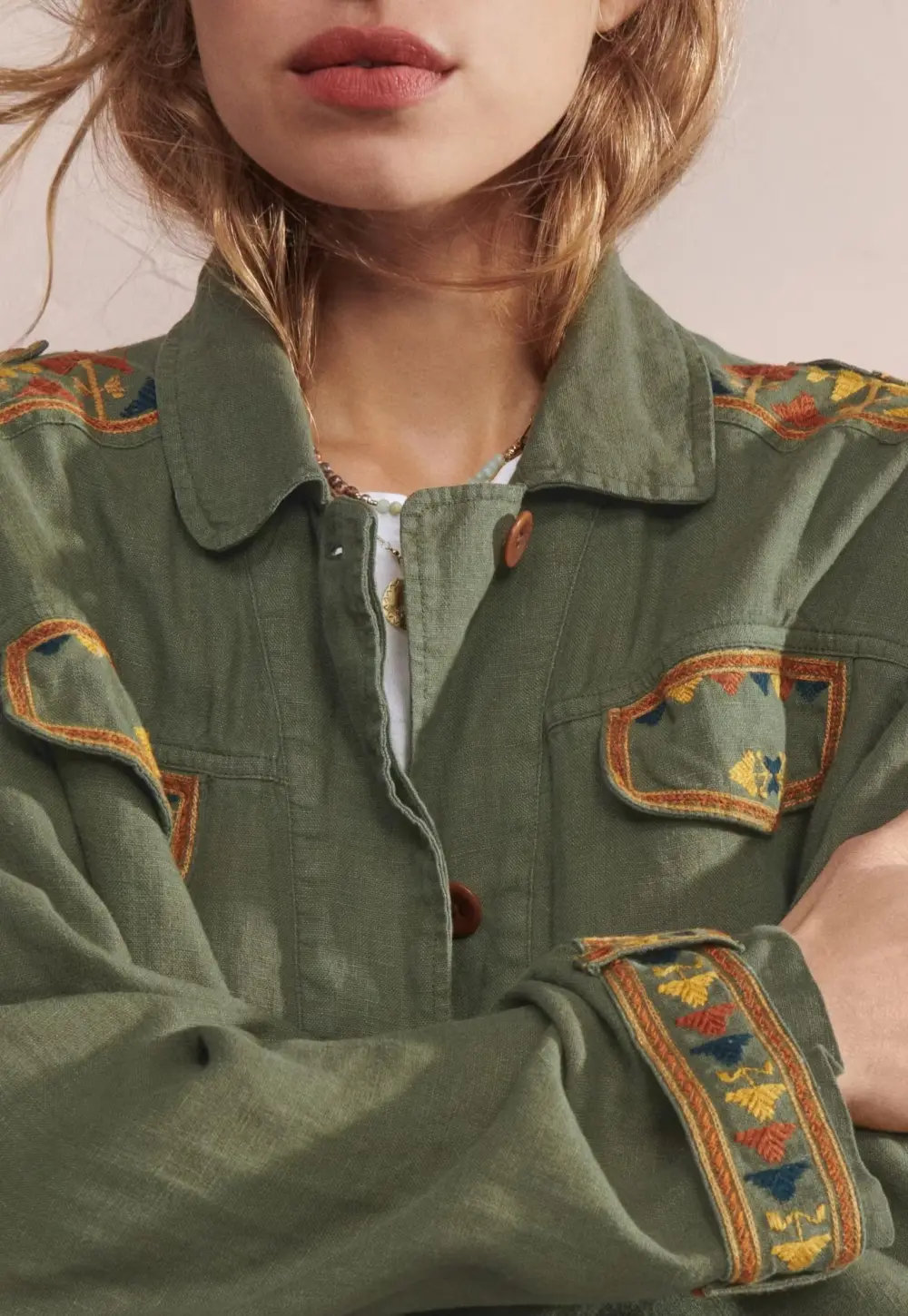 Embroidered jacket
Garment-dyed linen