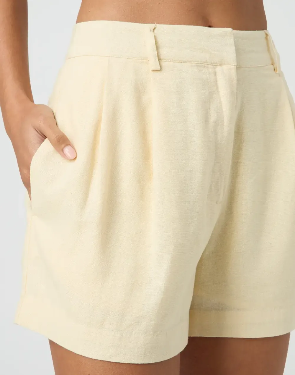 Pleat Front Linen Short