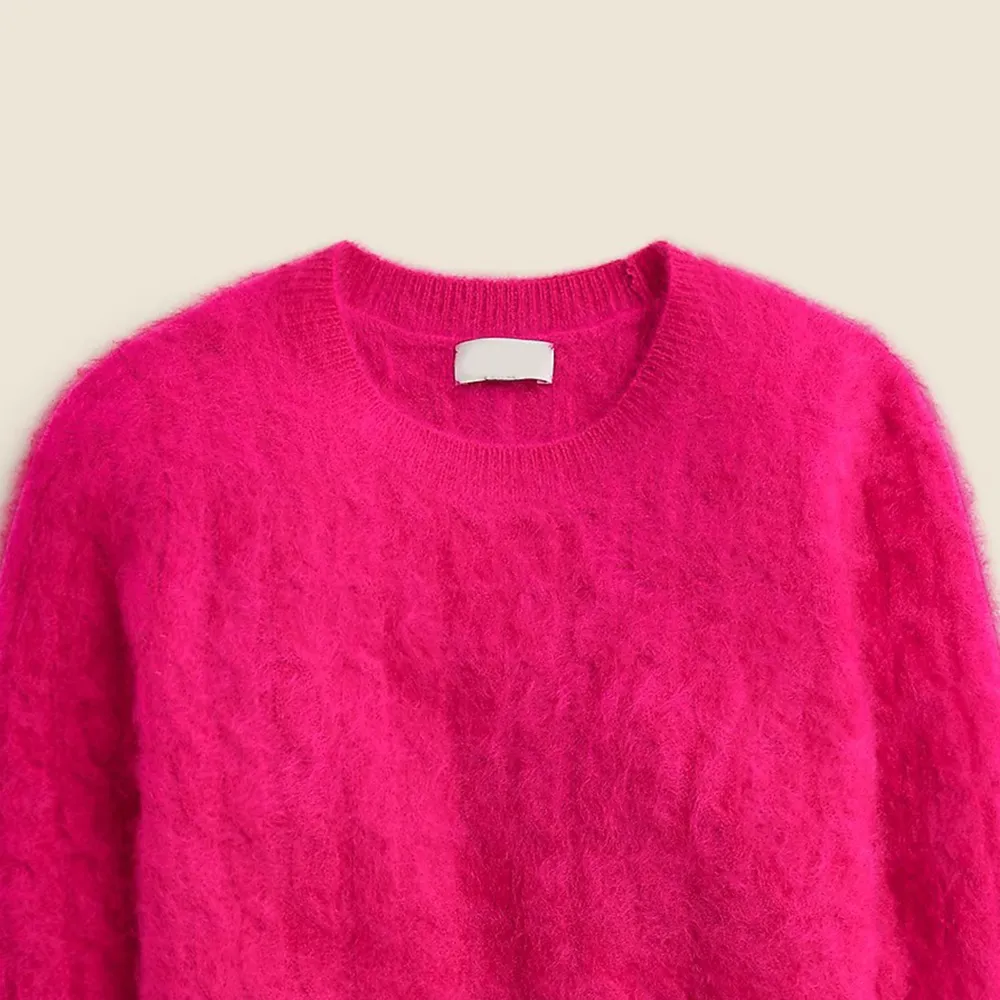 Brushed cashmere shrunken cable-knit crewneck sweater